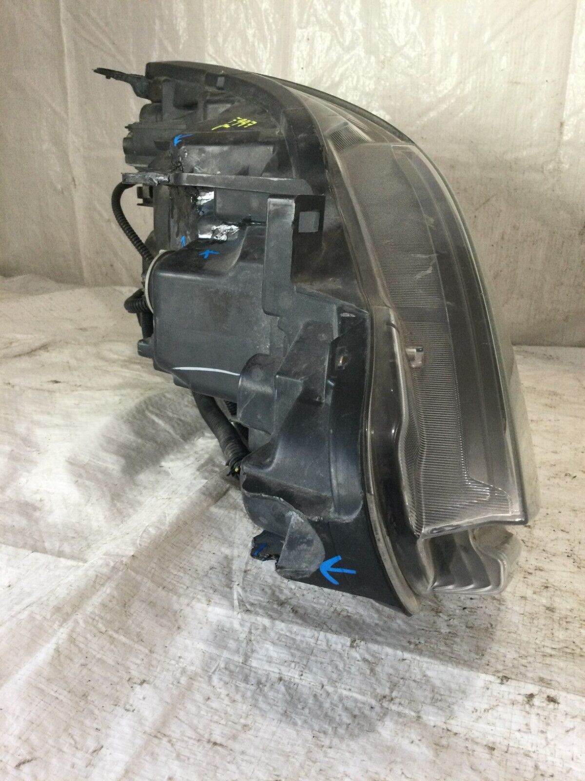 2017 Nissan Sentra Halogen Headlight Left Driver Side OEM LH ( DAMAGED )