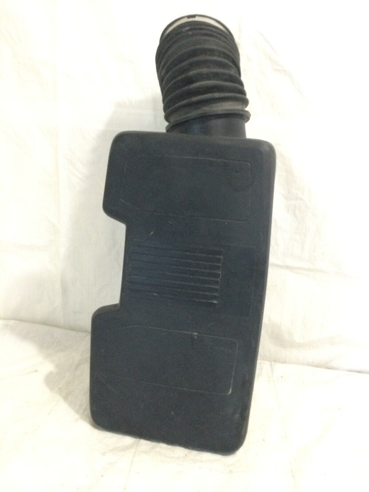 2019-2021 GMC Sierra 1500 Air Cleaner Intake Duct Resonator Assembly OEM