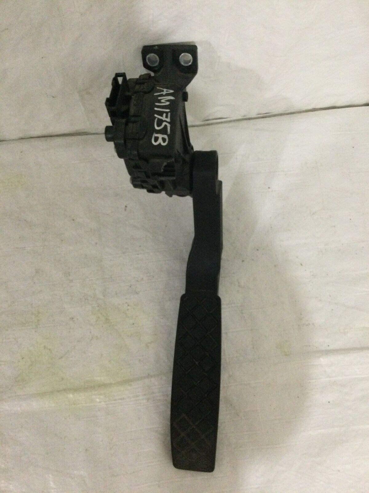 2007 Volkswagen Touareg Accelerator Gas Pedal OEM 3.6L
