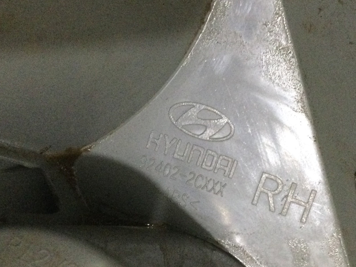 2003 Hyundai Tiburon Right Passenger Side Tail Light Assembly OEM 92402-2CXXX