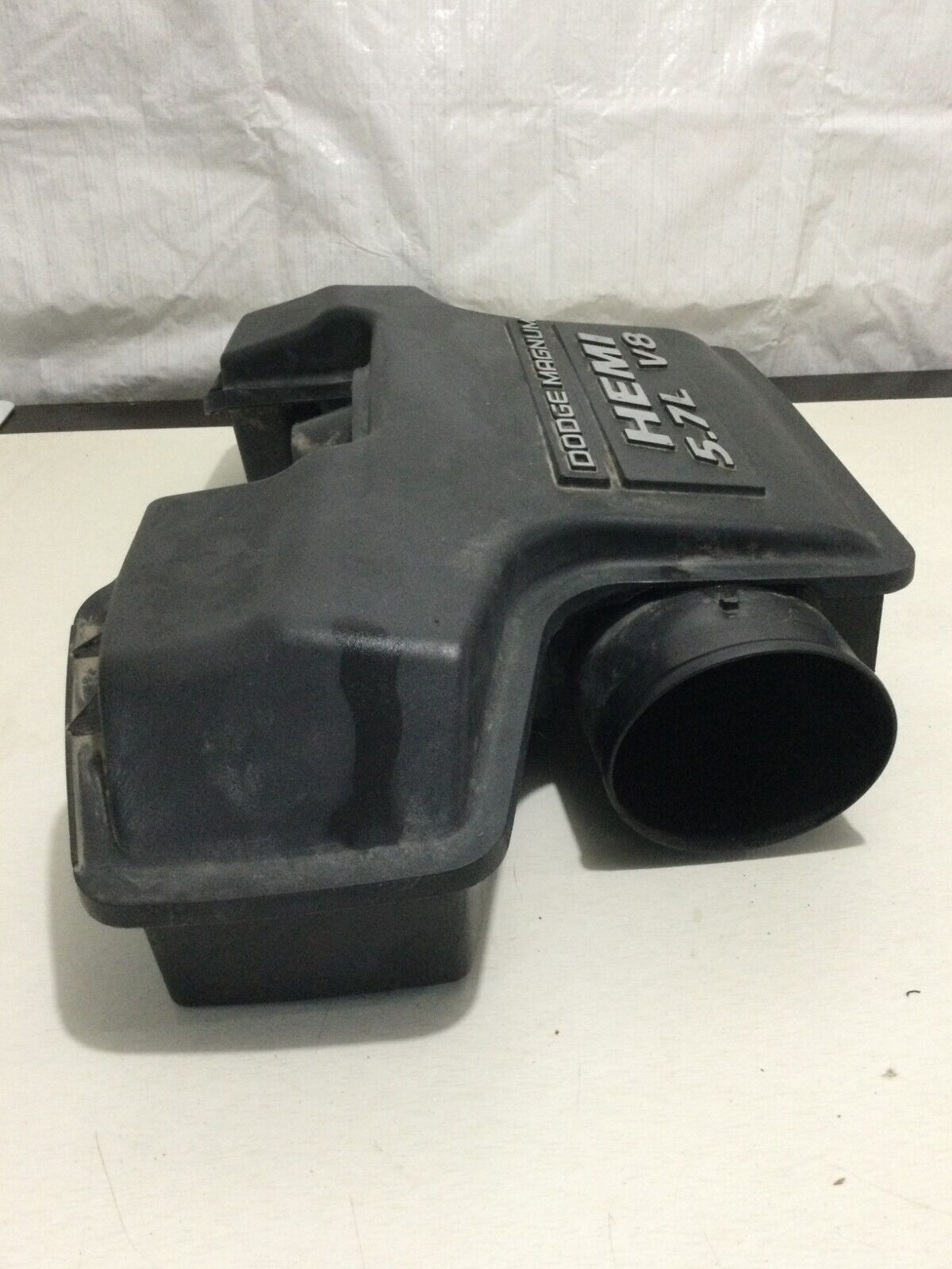 2004-2005 Dodge Ram 1500 5.7L Hemi Air Intake Resonator Housing Box OEM 53032463