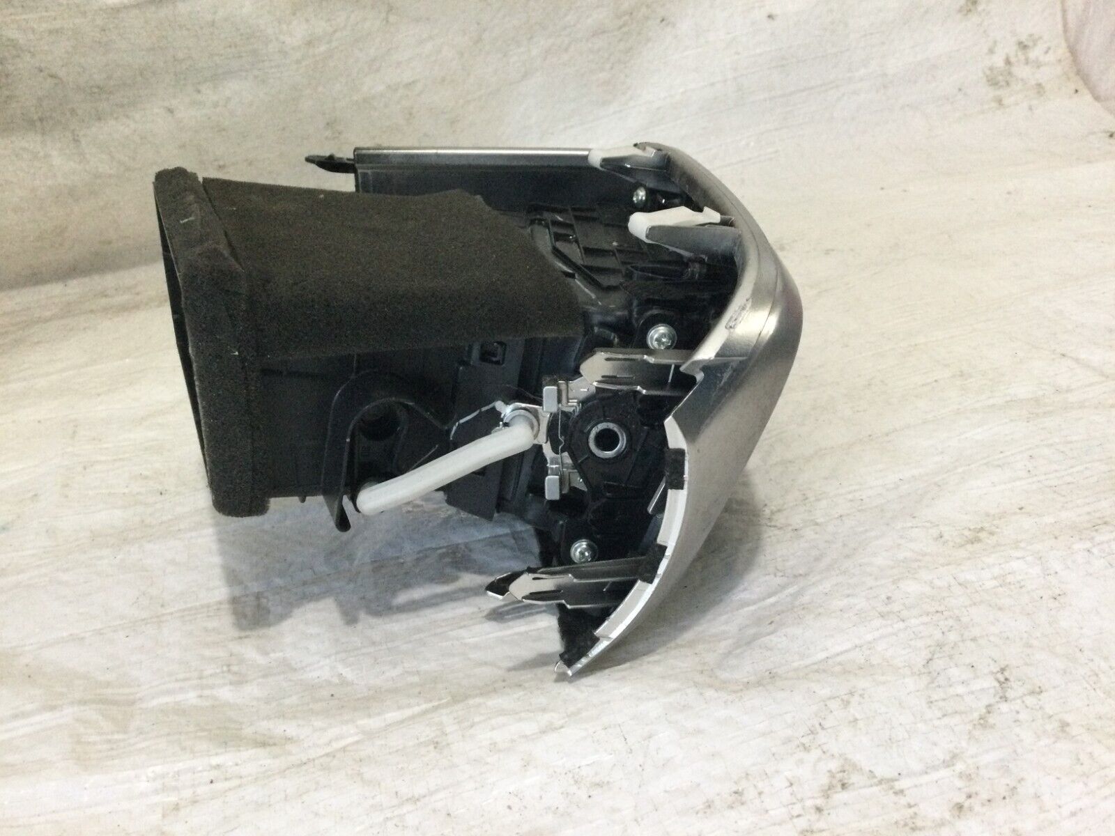 2016-2018 Kia Sorento A/C Air Vent Outlet Left Driver Side OEM