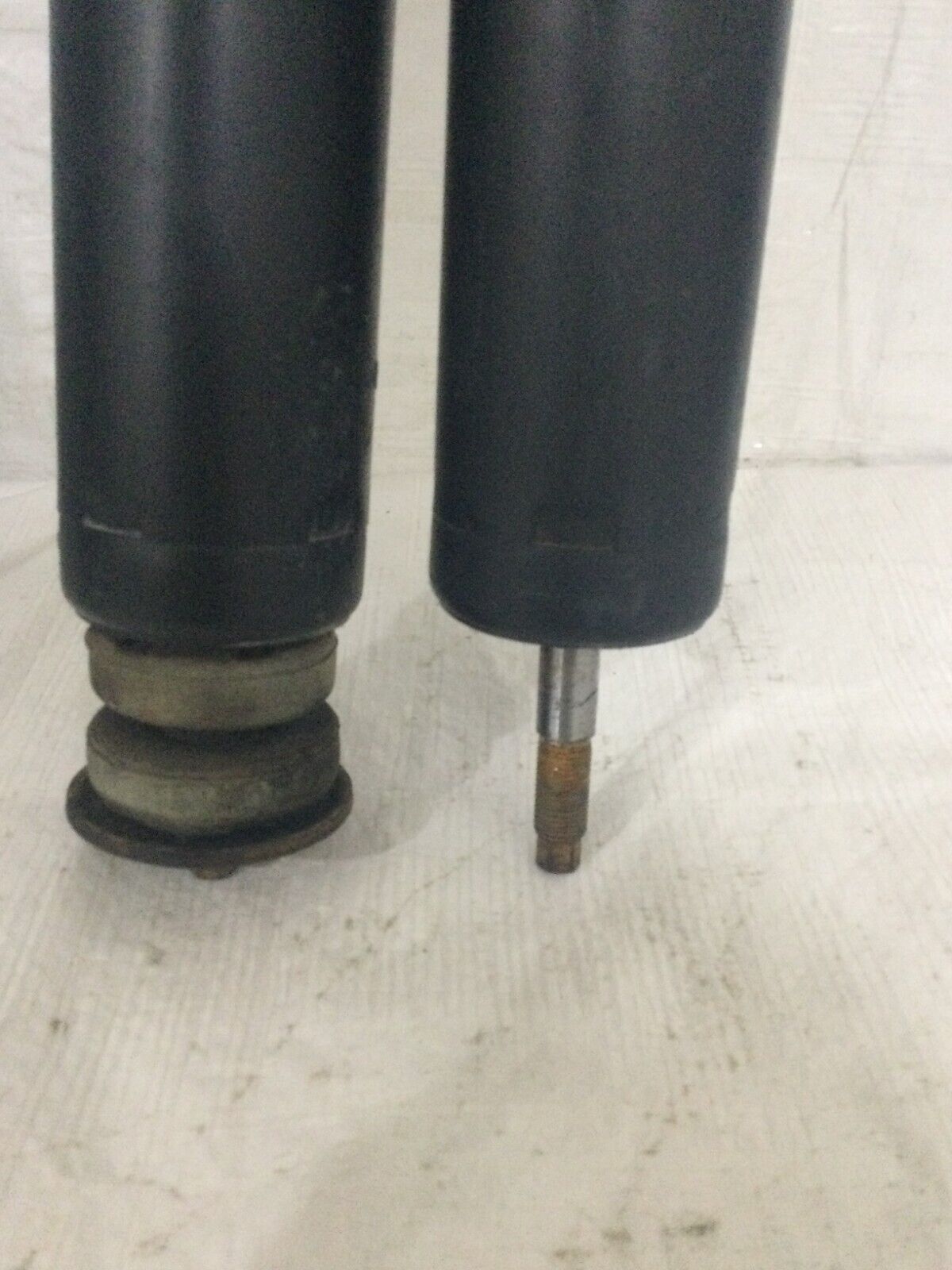 2006 Dodge Ram 3500 Rear Shock Absorber Pair OEM