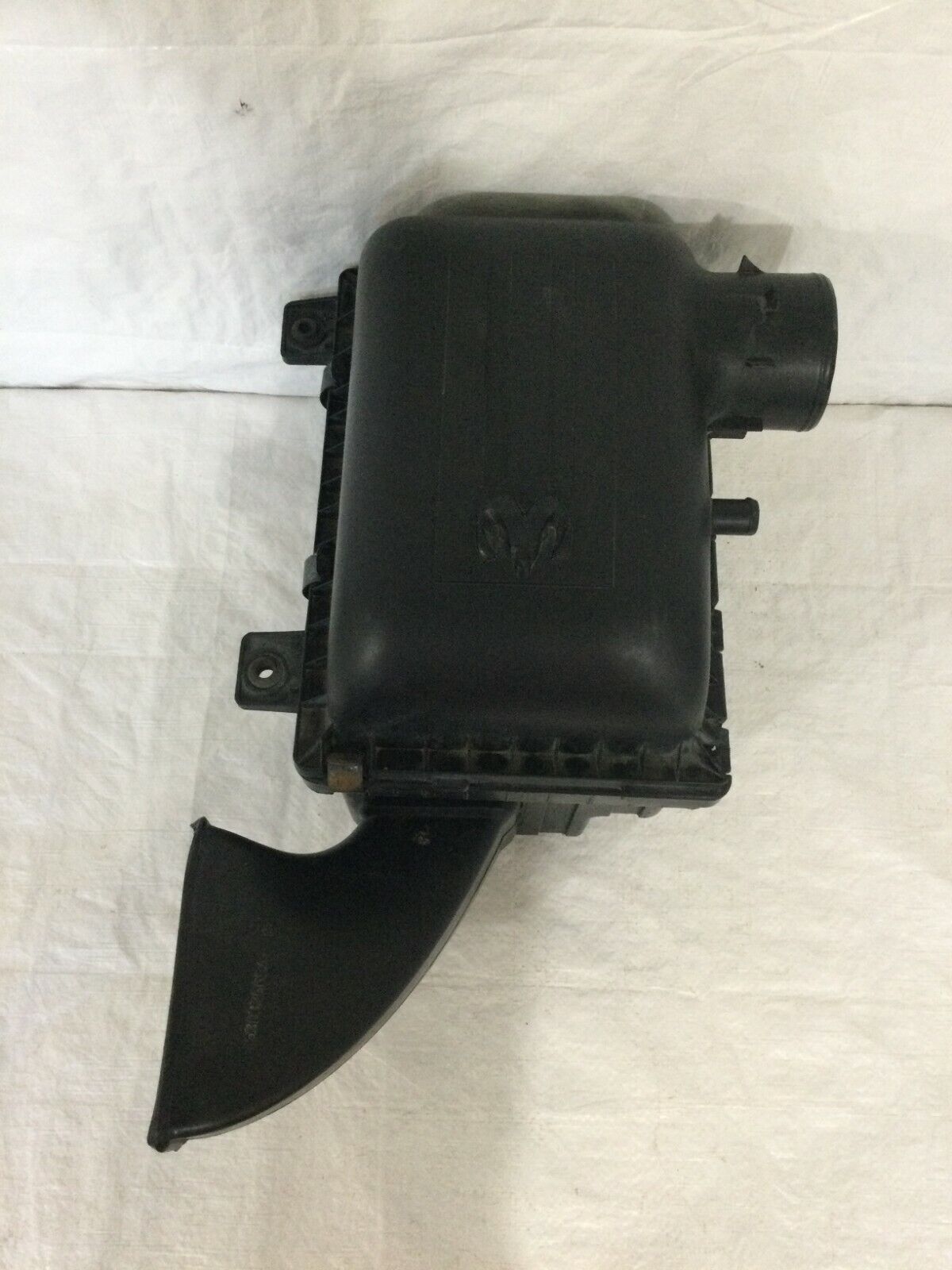 2005 Dodge Ram 2500 Air Cleaner Filter Box Assembly OEM 53032670AB 5.7L