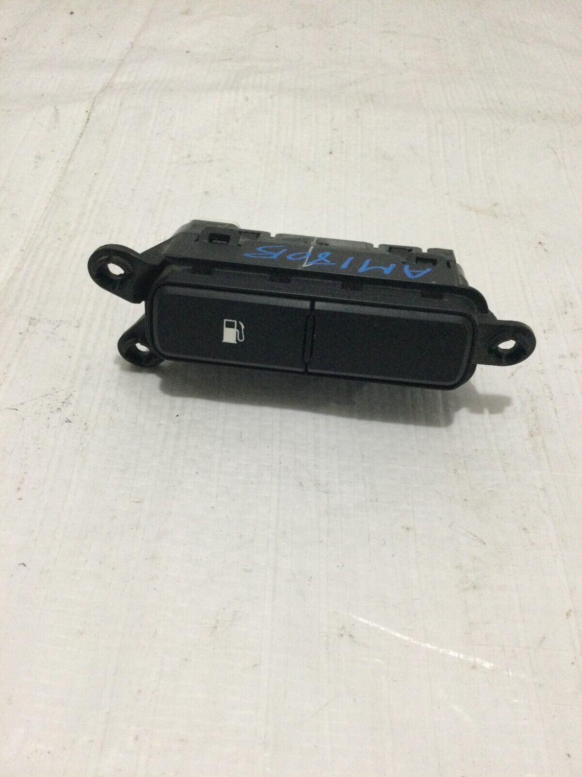 2016-2018 Kia Sorento Fuel Door LID Open Release Switch Button OEM