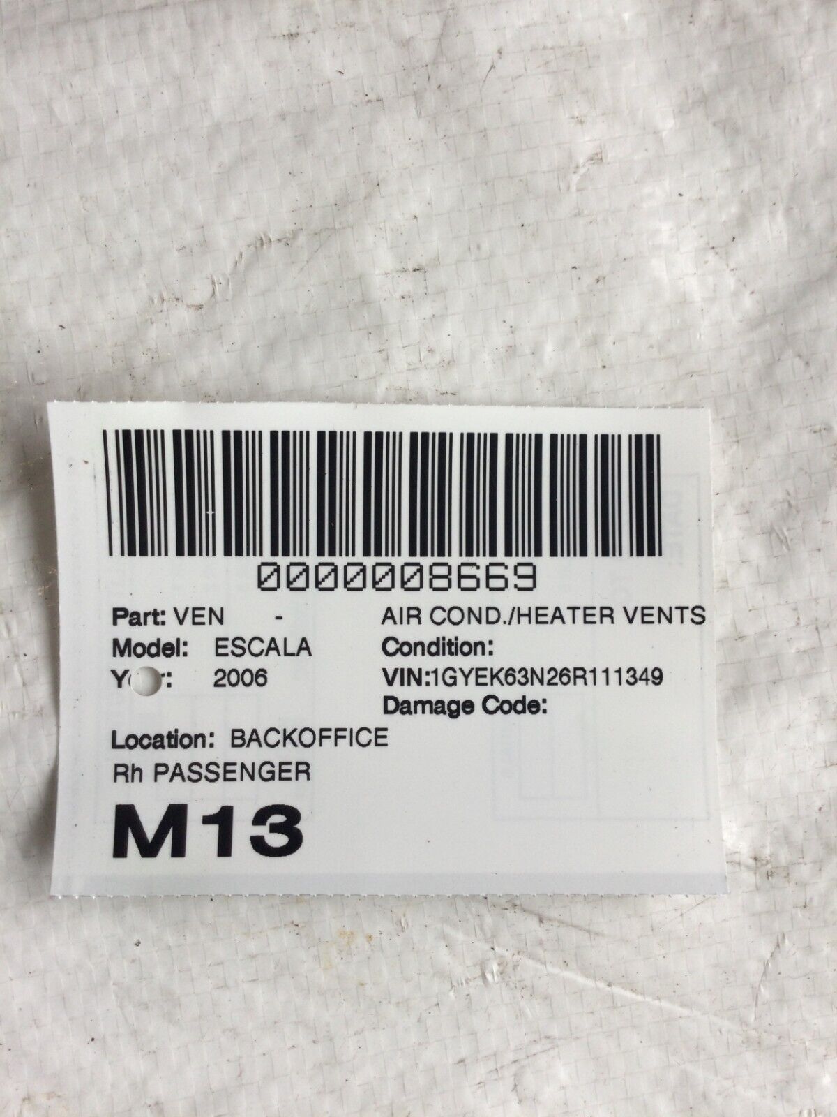 2003-2006 Cadillac Escalade Passenger Right Inner Center Vent OEM