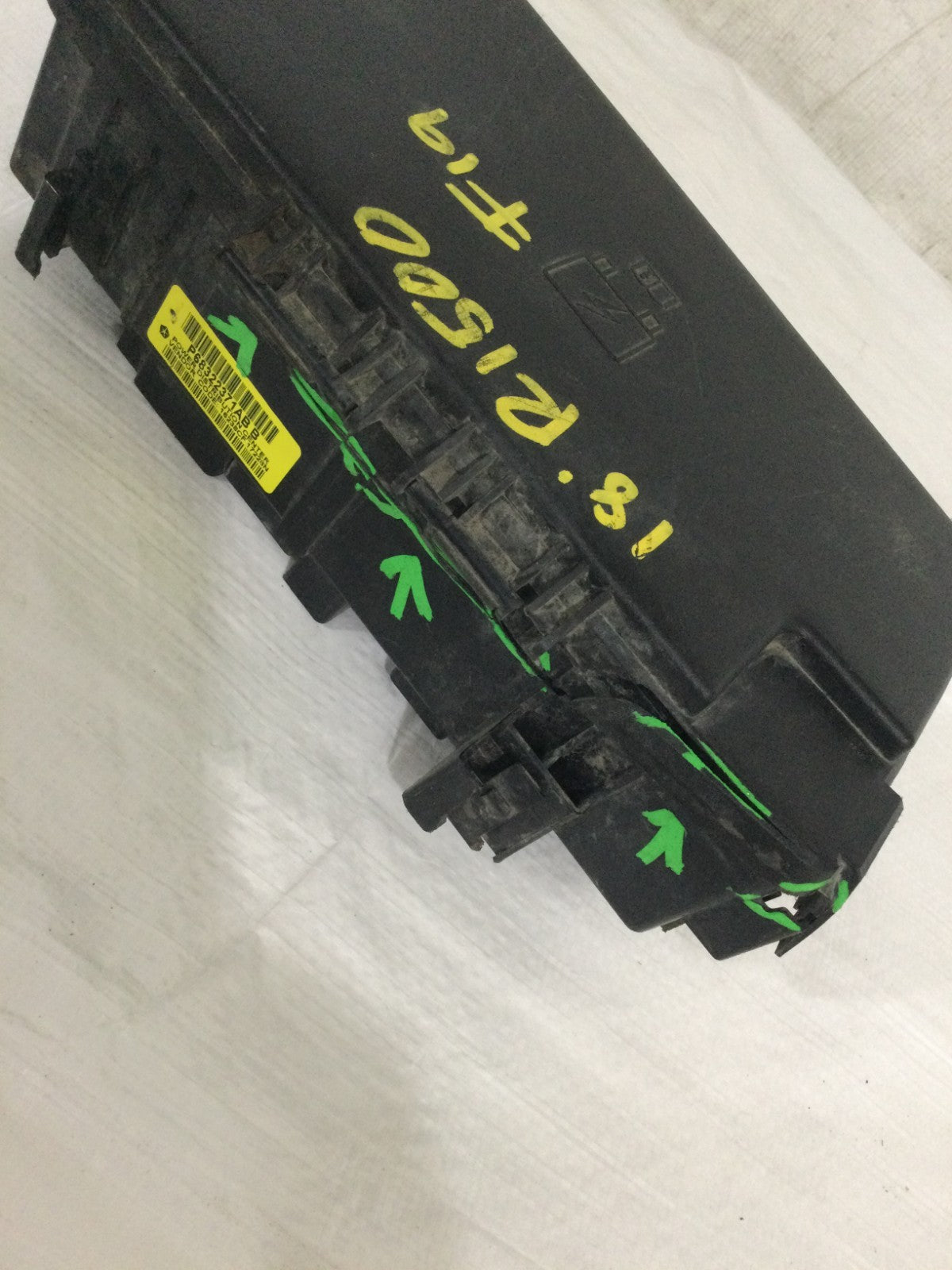 2018 Dodge Ram 1500 Intelligent Power Distribution Center OEM 68322371AB DAMAGED