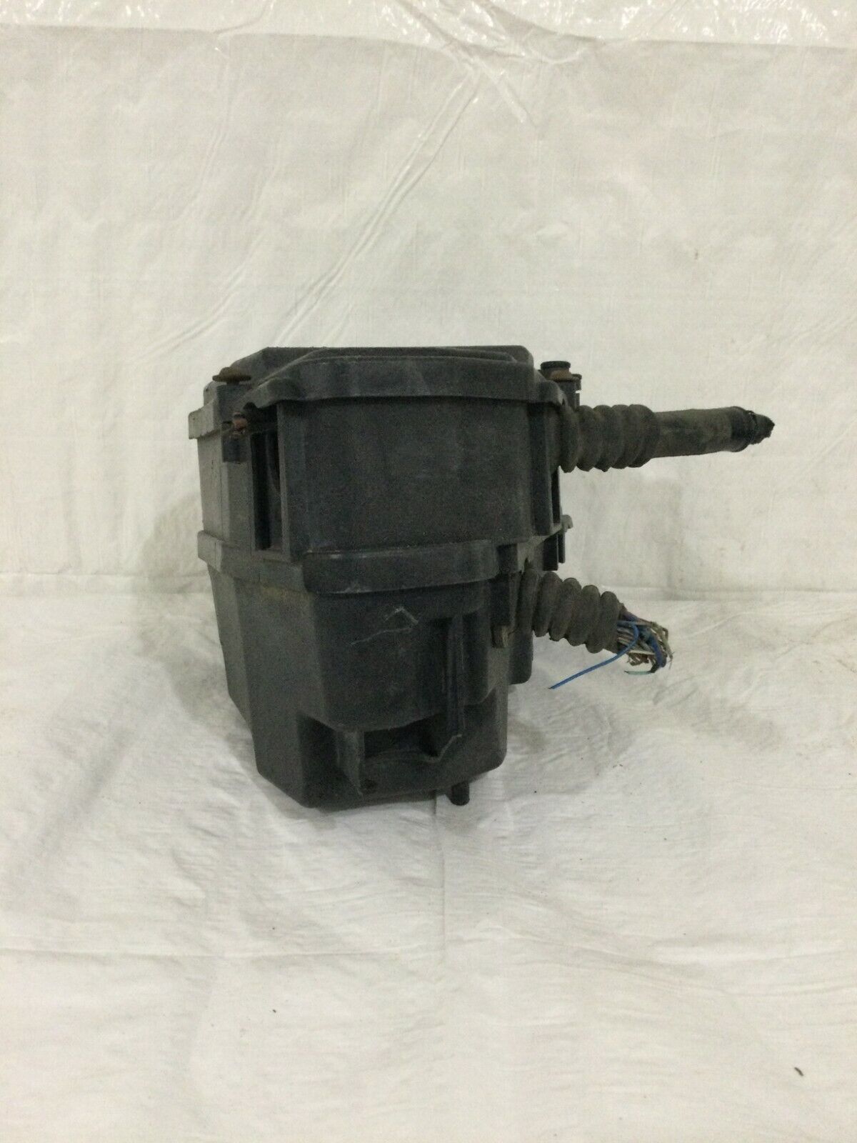 2003-2006 Porsche Cayenne Fuse box module 7L0010338A OEM