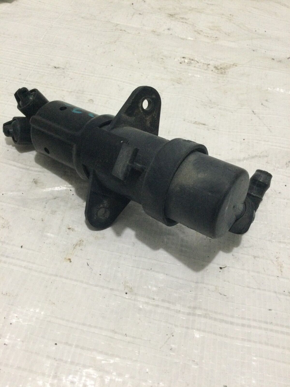 2004 BMW 7-Series Front Headlight Washer High Pressure Nozzle OEM