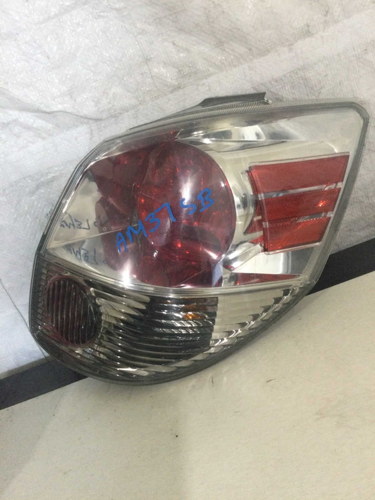 2004 Toyota Matrix Right Passenger Side Tail Light OEM