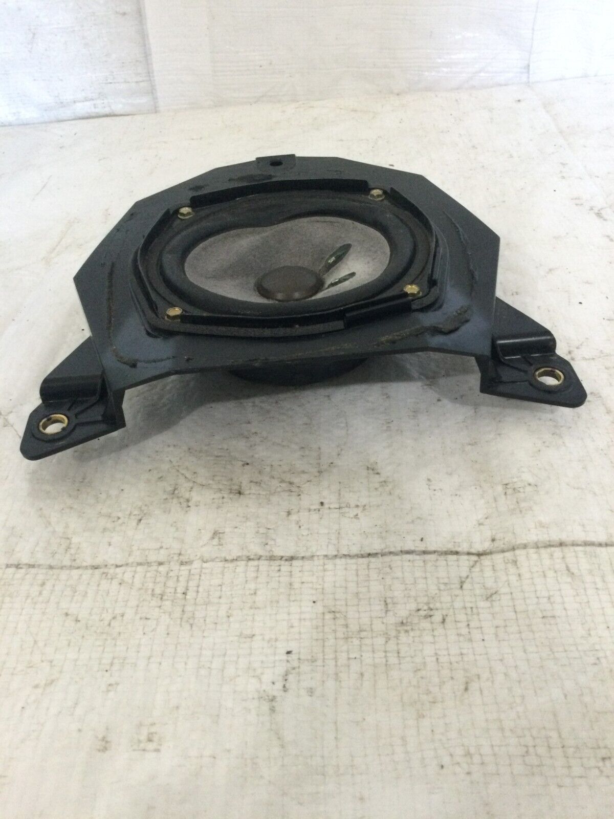 2003-2006 Cadillac Escalade EXT Left Rear Door Speaker OEM 15054680