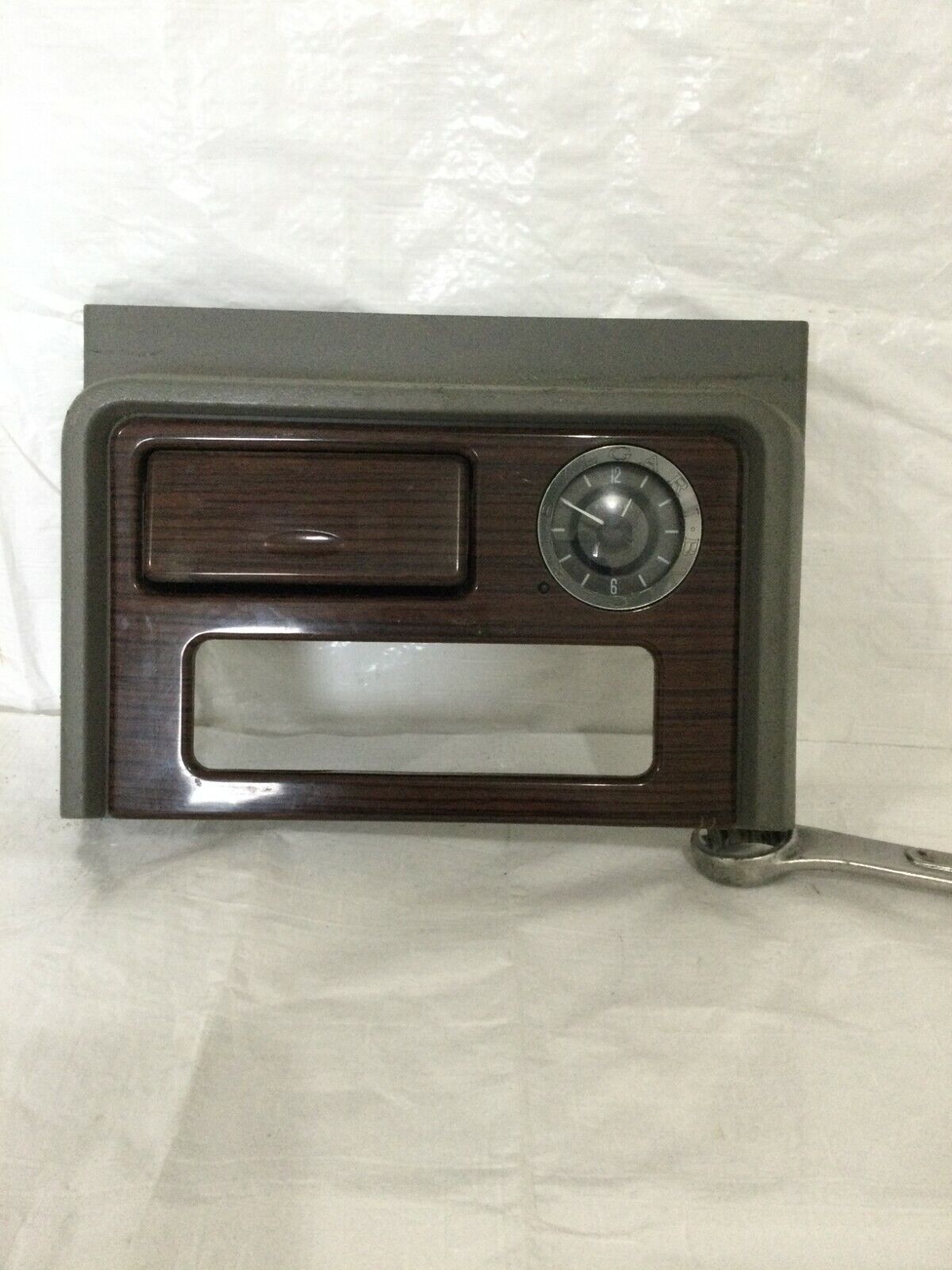 2003-2006 Cadillac Escalade EXT Denali Center Console Trim Clock Bezel 15087592