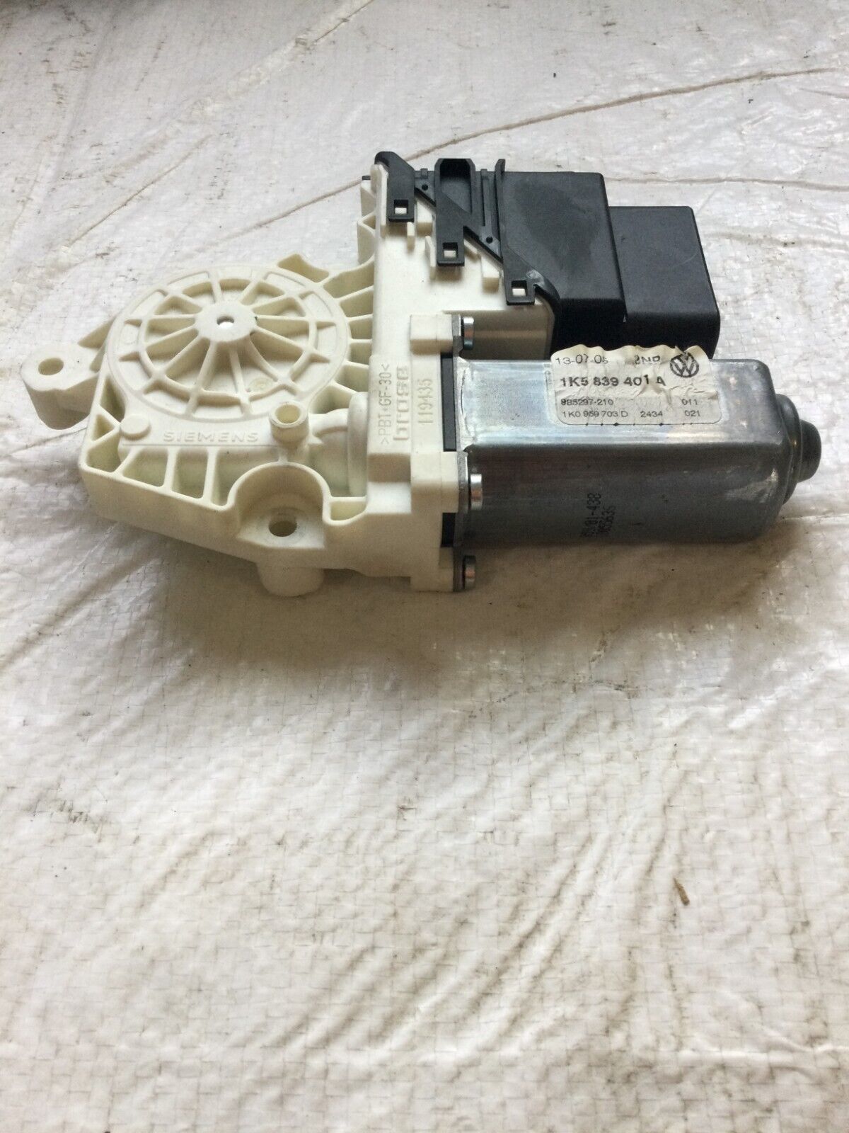 2006 Volkswagen Jetta Rear Left Power Window Motor OEM 1K5839401A