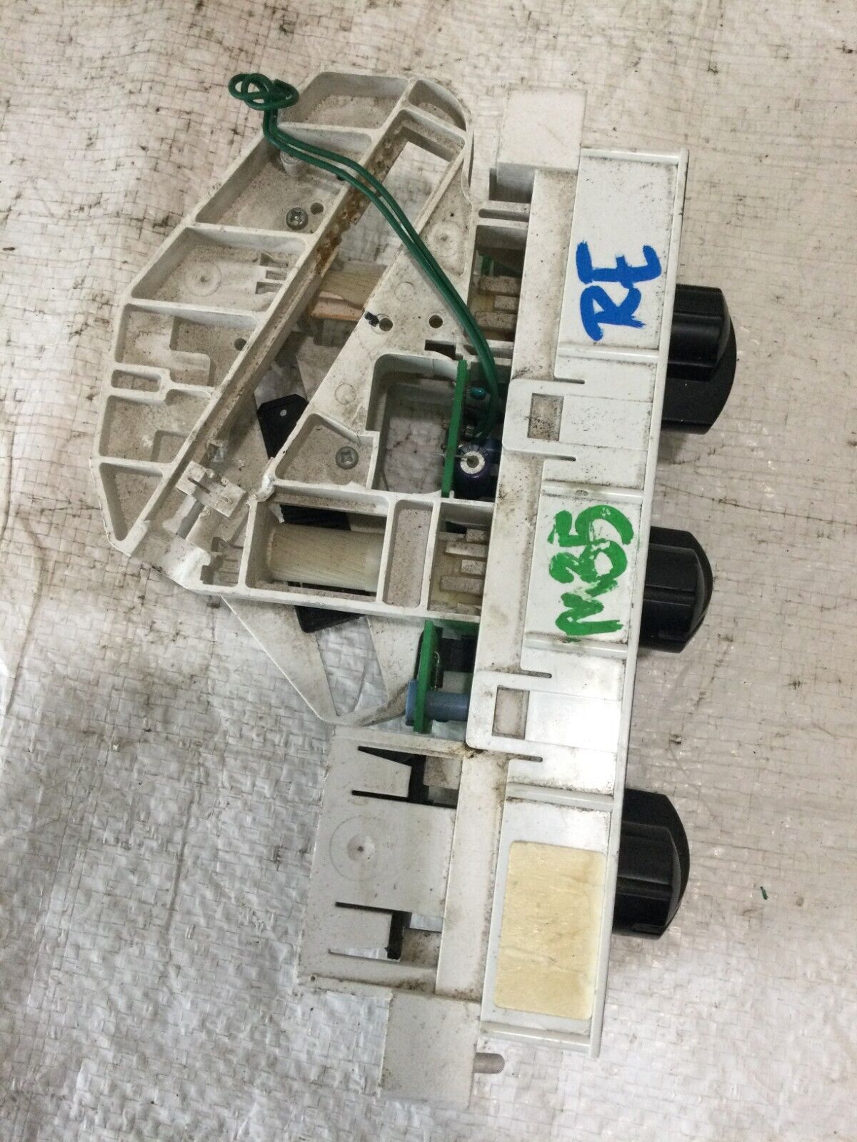 2001 Nissan Xterra A/C Heater Climate Control Unit OEM