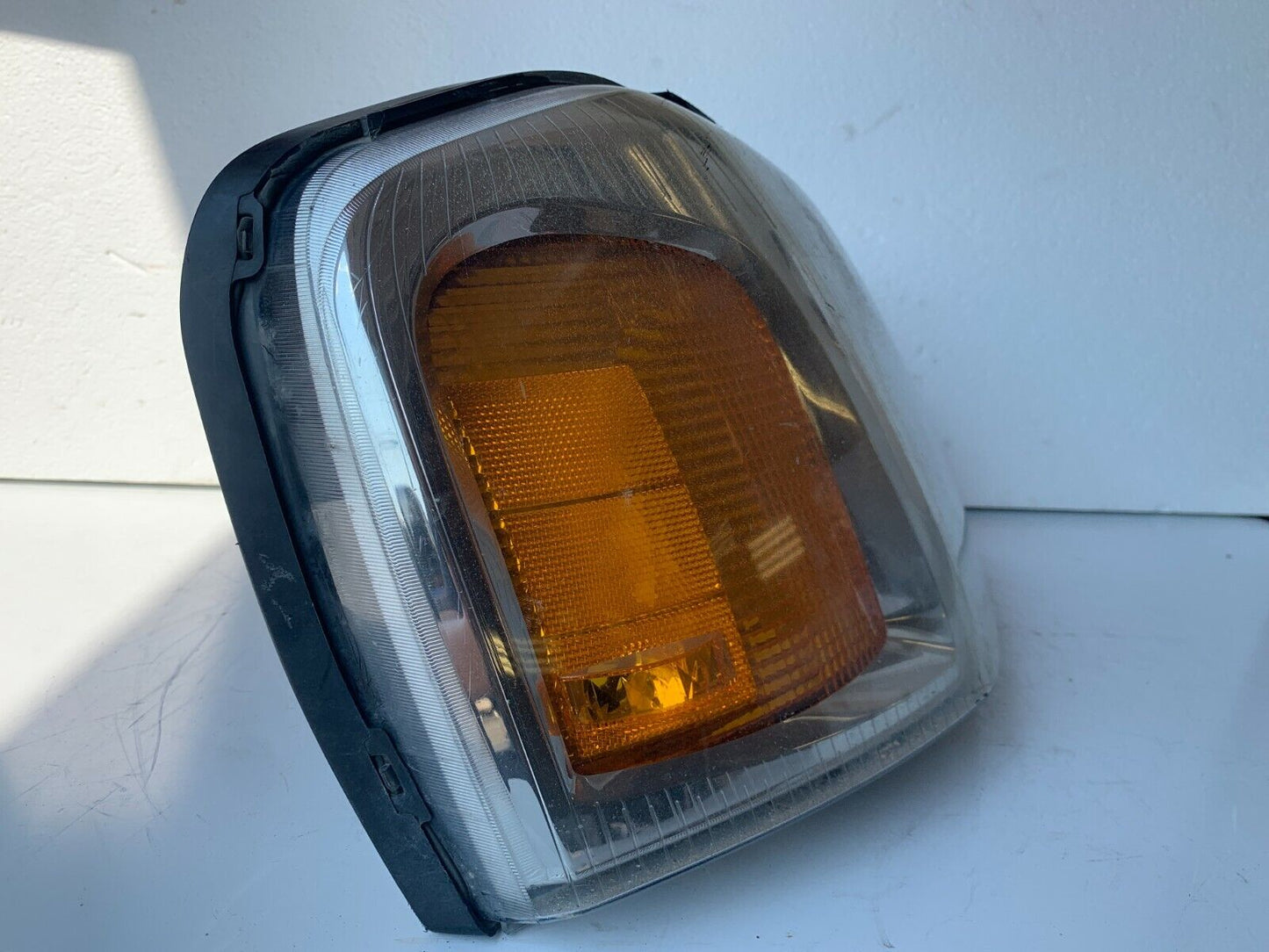 2006 Chevrolet Envoy Headlight Lamp Right Passenger Side RH OEM 15069668