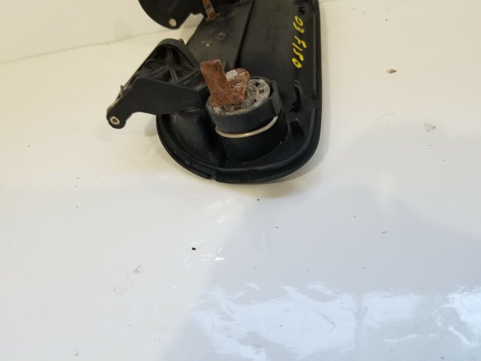 2003 Ford F-150 Front Left Exterior Door Handle OEM 1997-2003