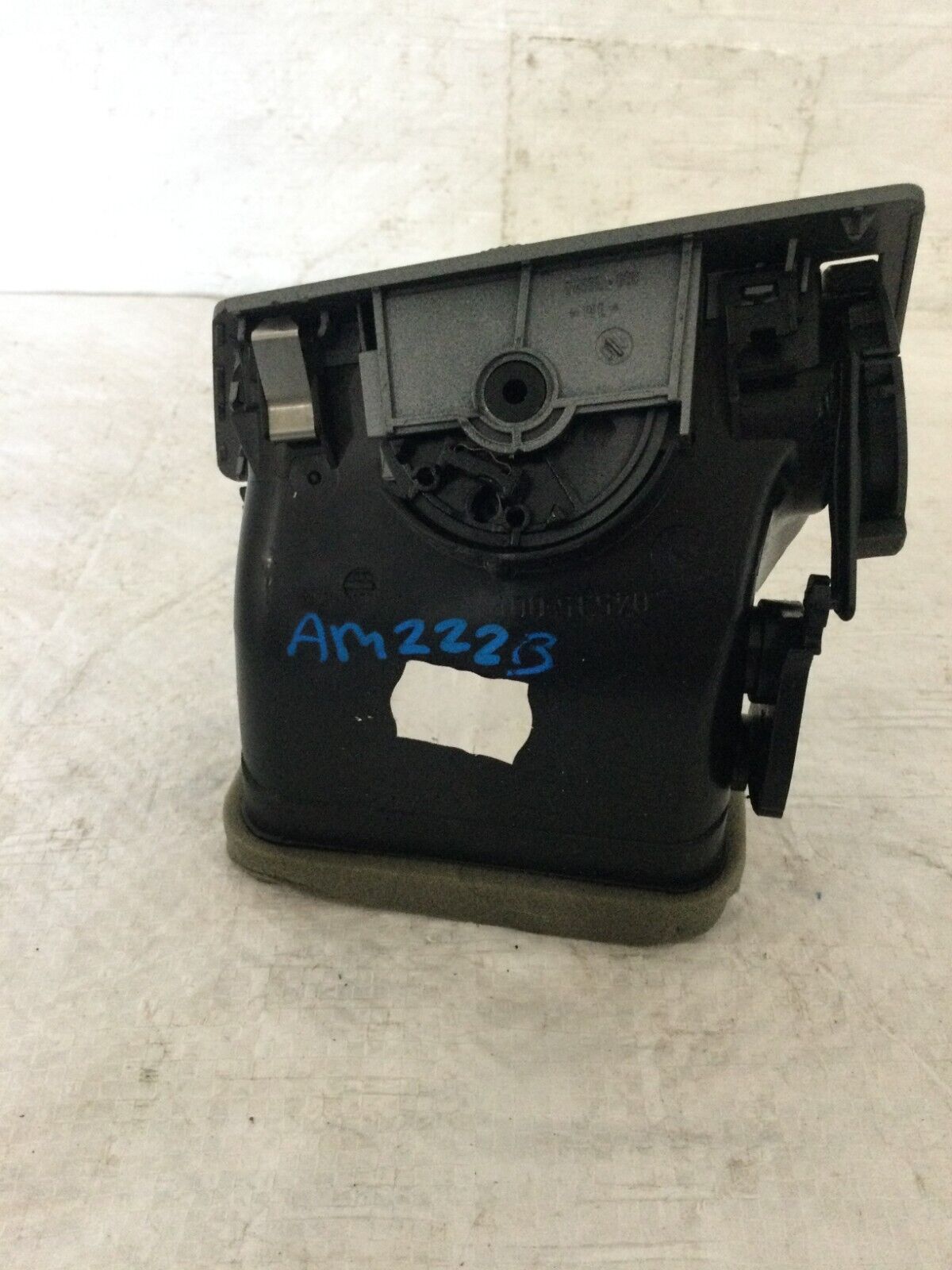  2004 BMW 745i E65/E66 Left Driver Dash Air Vent OEM 8223333 LH