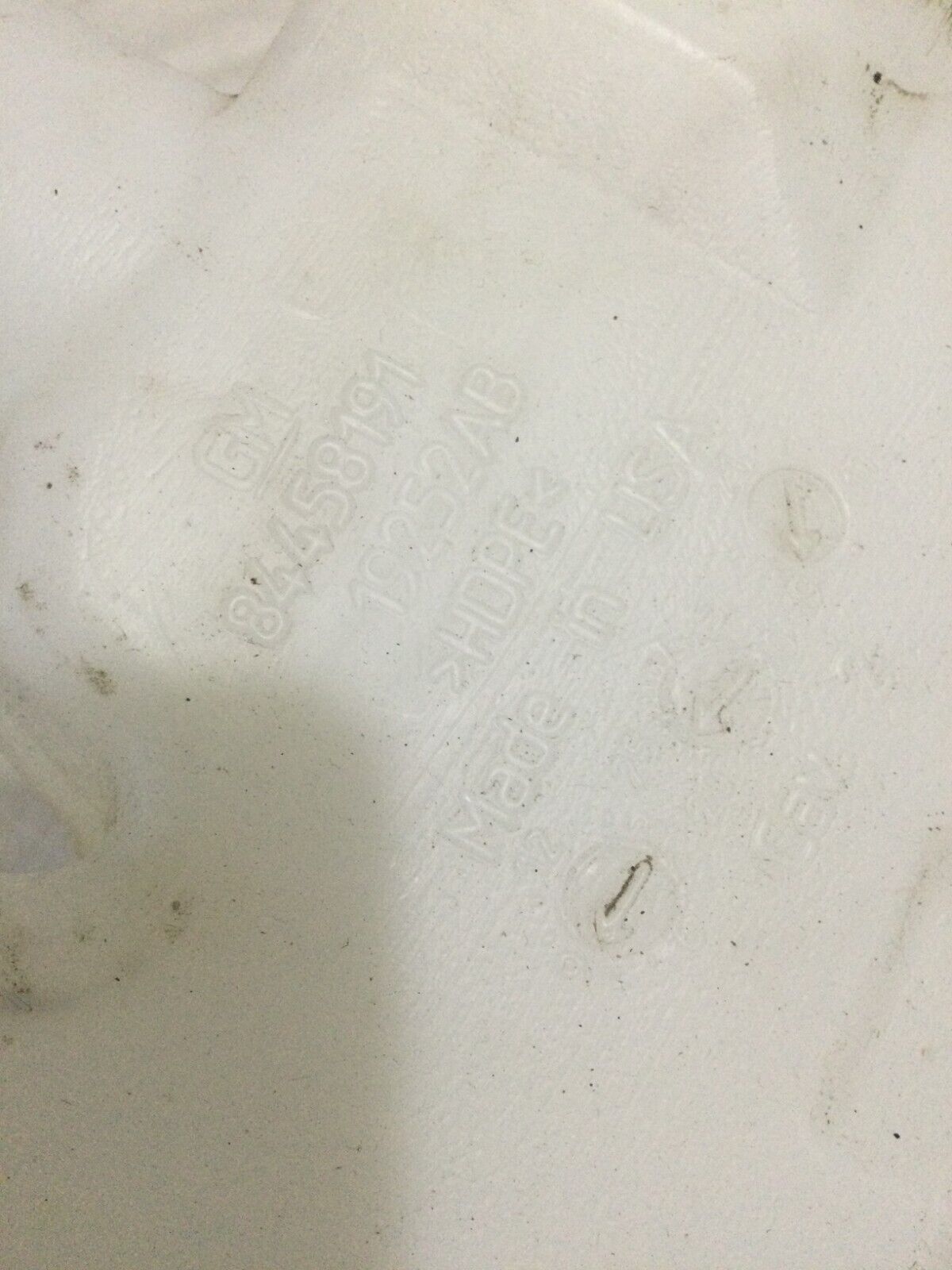 2019-2022 GMC Sierra 1500 Windshield Washer Flood Reservoir Bottle 84458191 OEM