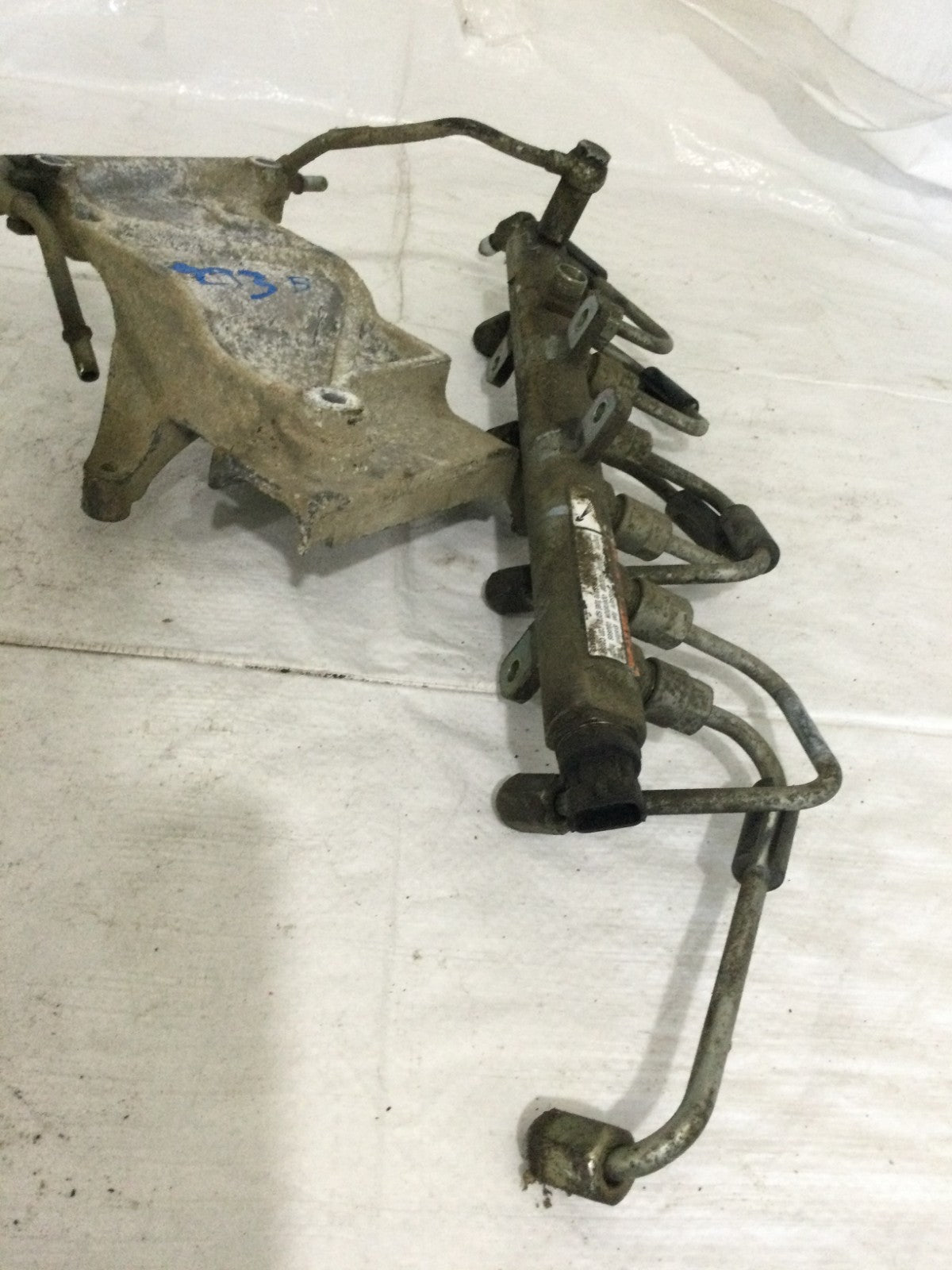 2005 Dodge Ram 2500 5.9L Fuel Injection Rail OEM