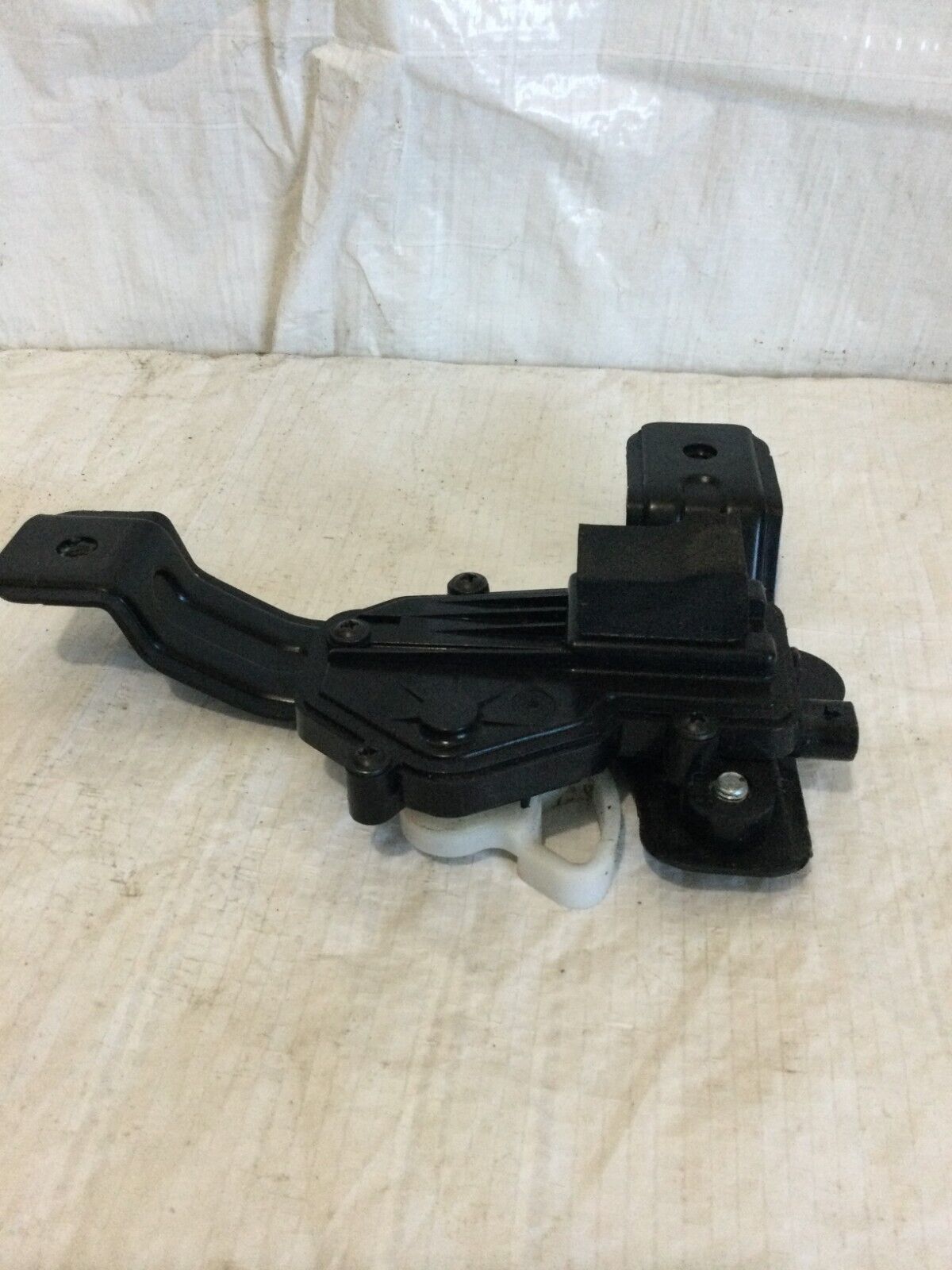 2019 GMC Sierra 1500 Tailgate lock Actuator OEM