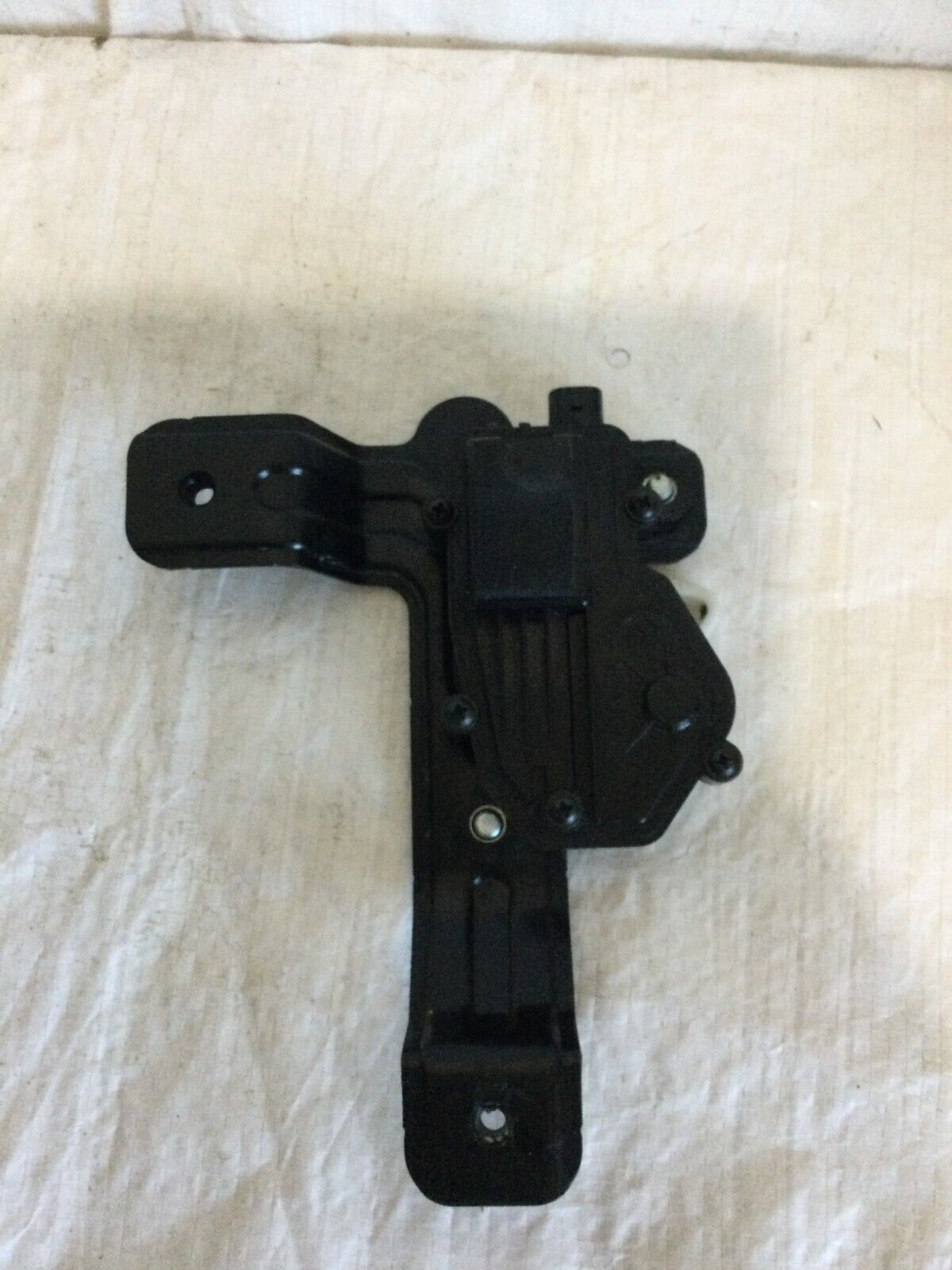 2019 GMC Sierra 1500 Tailgate lock Actuator OEM