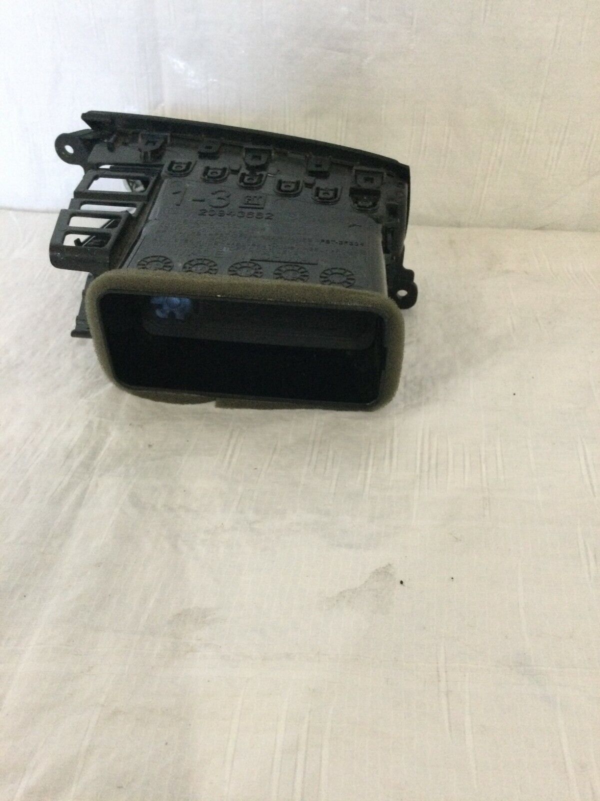 2017 GMC Sierra 1500 Left Center Dash Air Vent  OEM 1-3 V8 6.2L 20943682