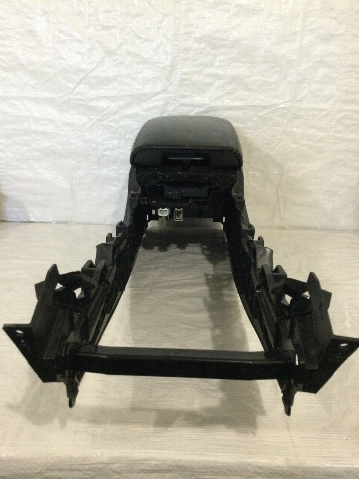 2017 Infiniti Q50S Leather Center Console Armrest Assembly OEM
