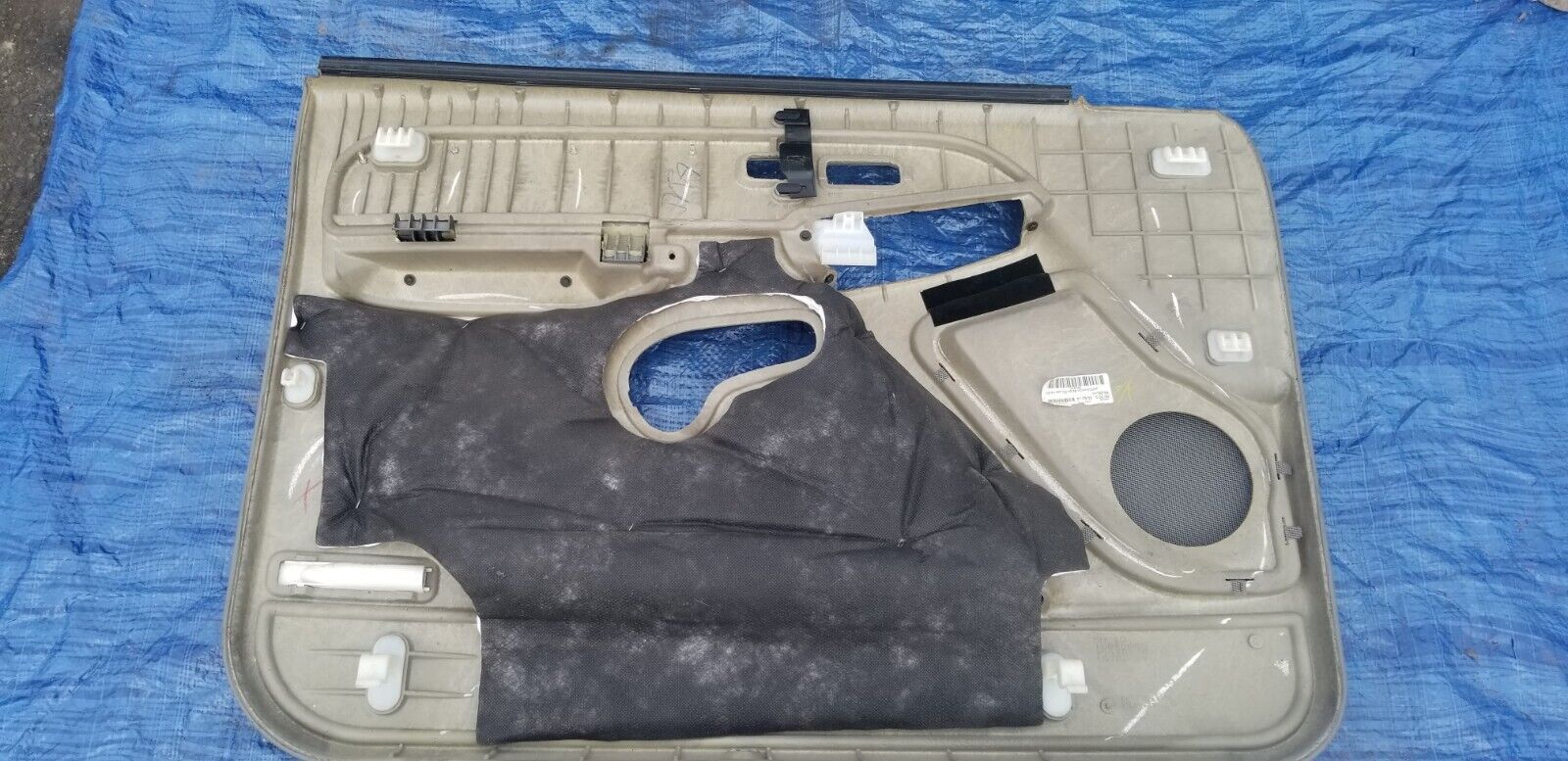 2003-2006 Cadillac Escalade EXT Front Right Door Trim Panel OEM 15192755