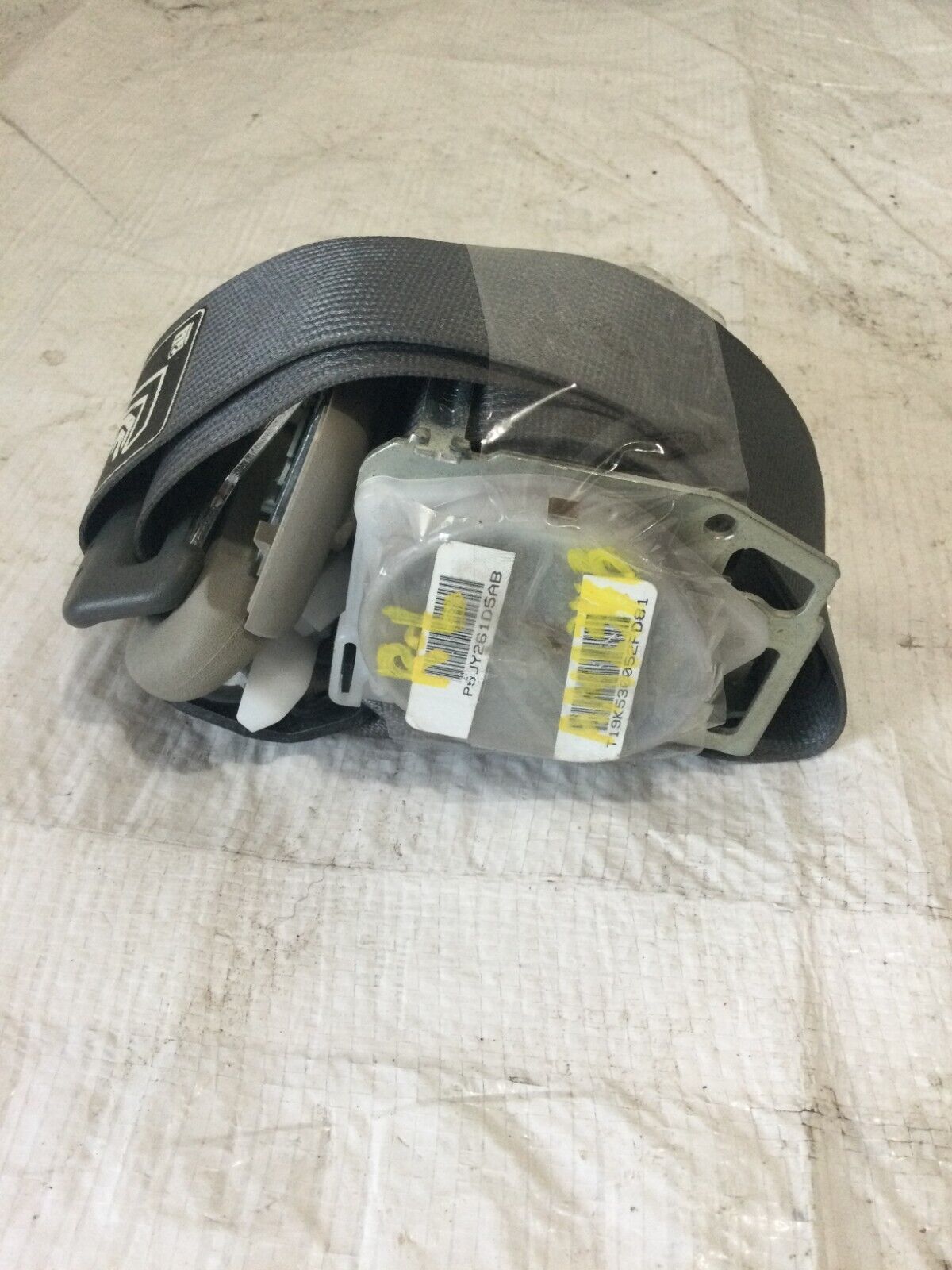 2006 Dodge Ram 1500   Rear Left Driver Front Seat Belt OEM