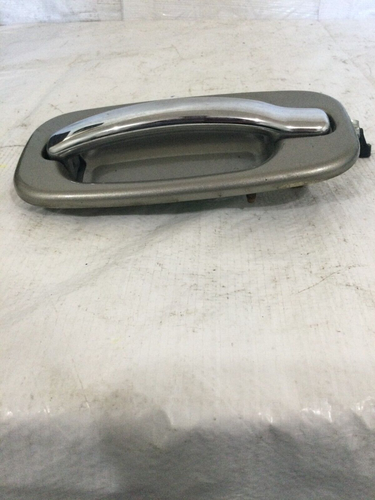 2002-2006 Cadillac Escalade EXT Exterior Door Handle Rear Left 15053143 OEM