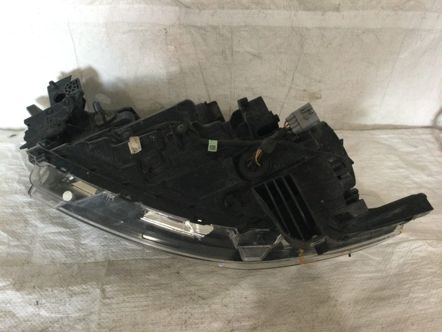 2016-2021 Mitsubishi Outlander Right Passenger Side LED Headlight OEM DAMAGED