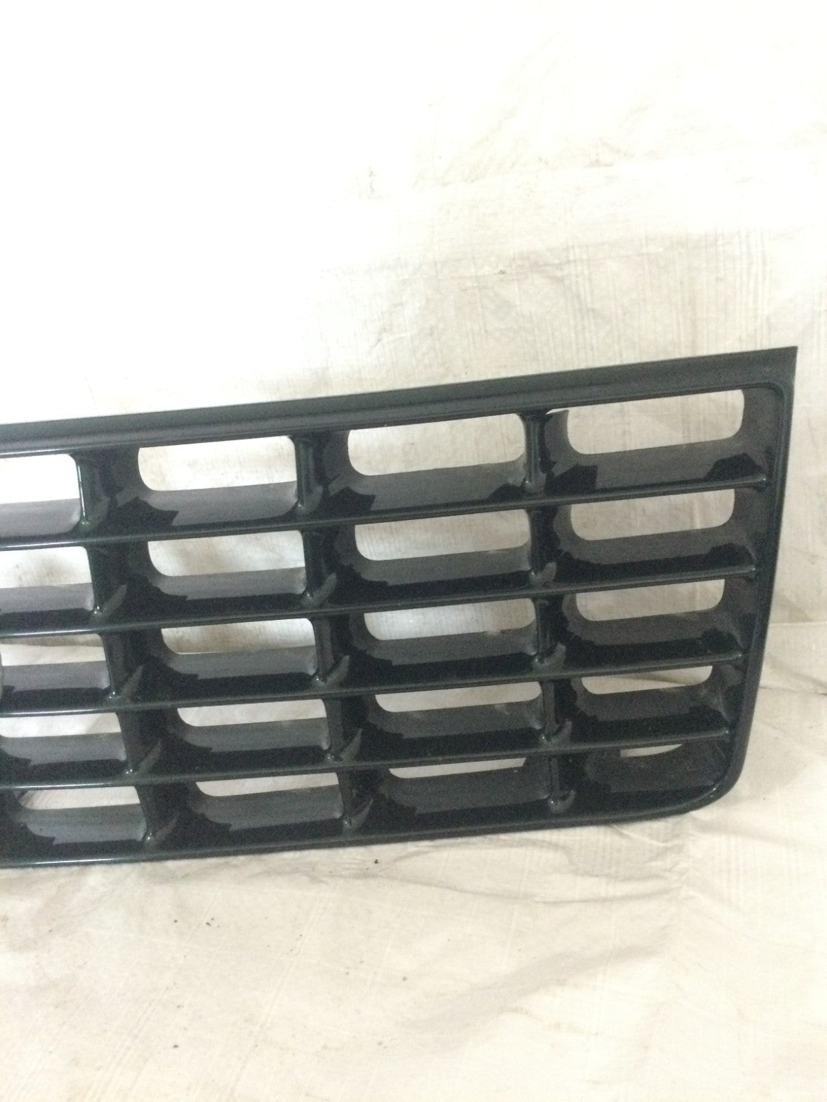 1997 Cadillac Seville Grille OEM MARKED DAMAGE