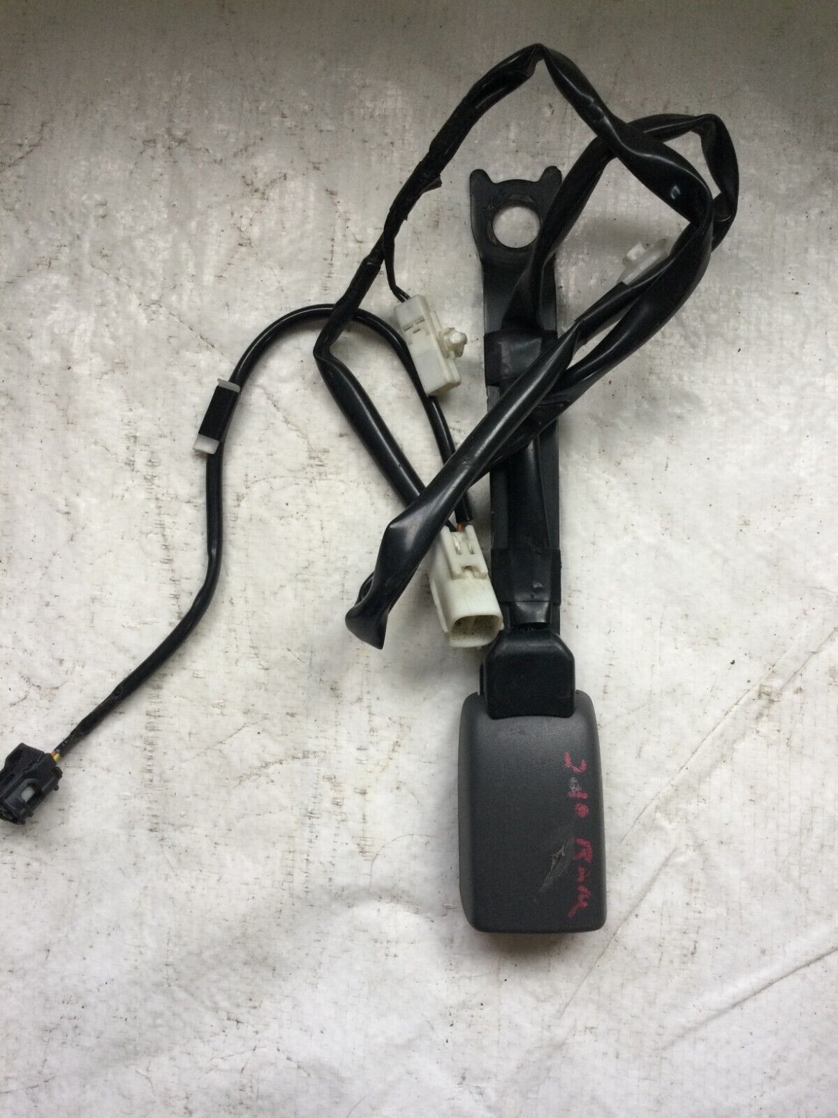 2005 Infiniti G35 Front Left Driver Seat Belt Buckle OEM