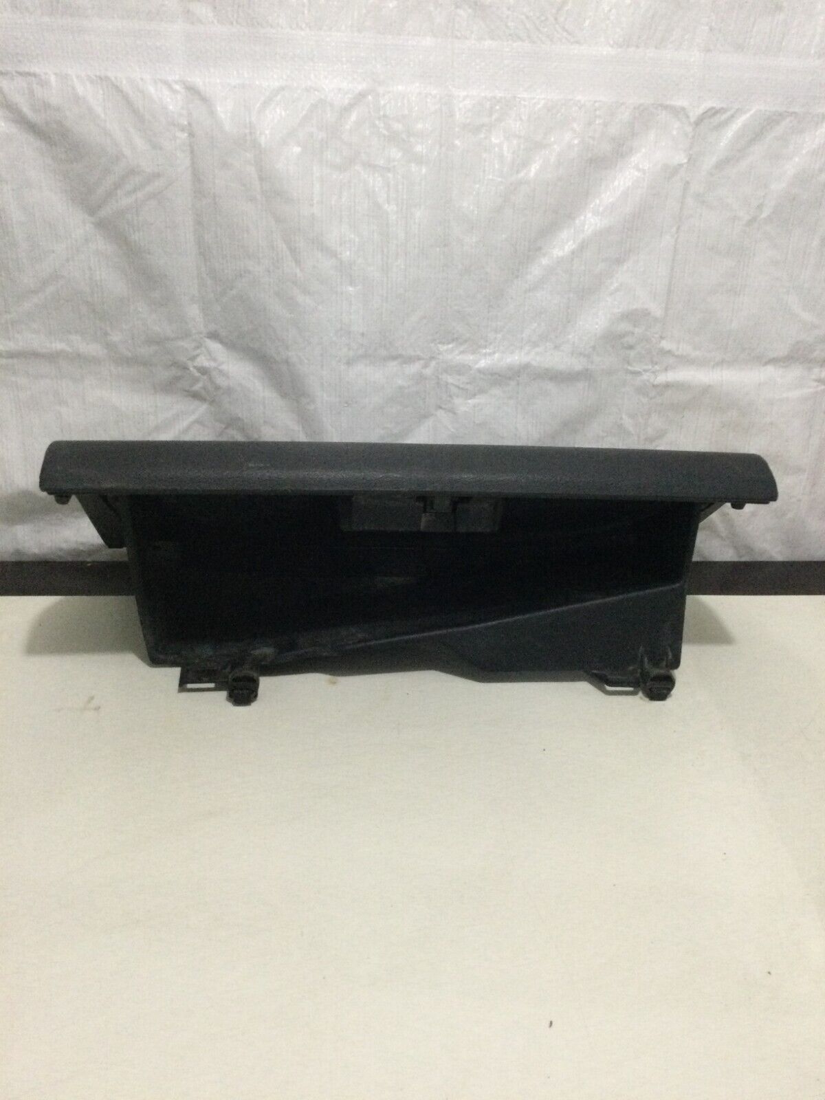 2004-2005 Dodge Ram 1500 Glove Box Assembly 5GT18TRM OEM