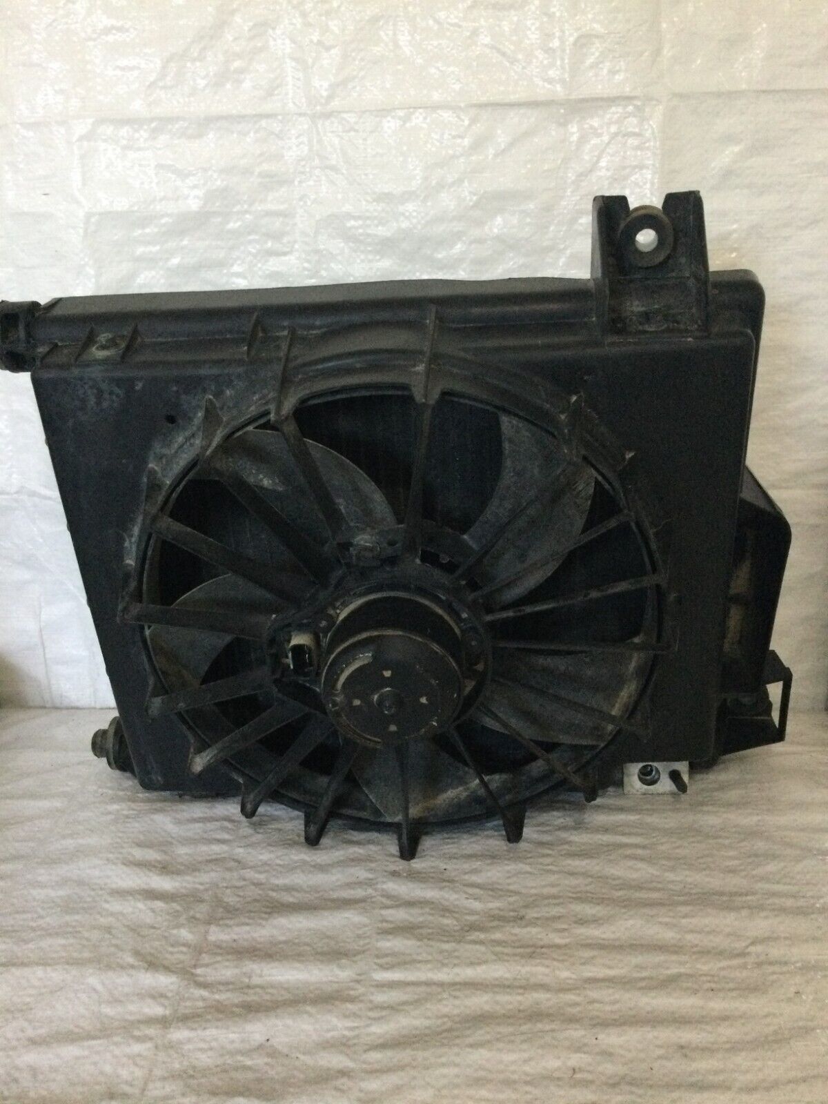 2004 Dodge Ram 1500 A/C Condenser Cooling Fan Assembly 55055966AF OEM 5.7L