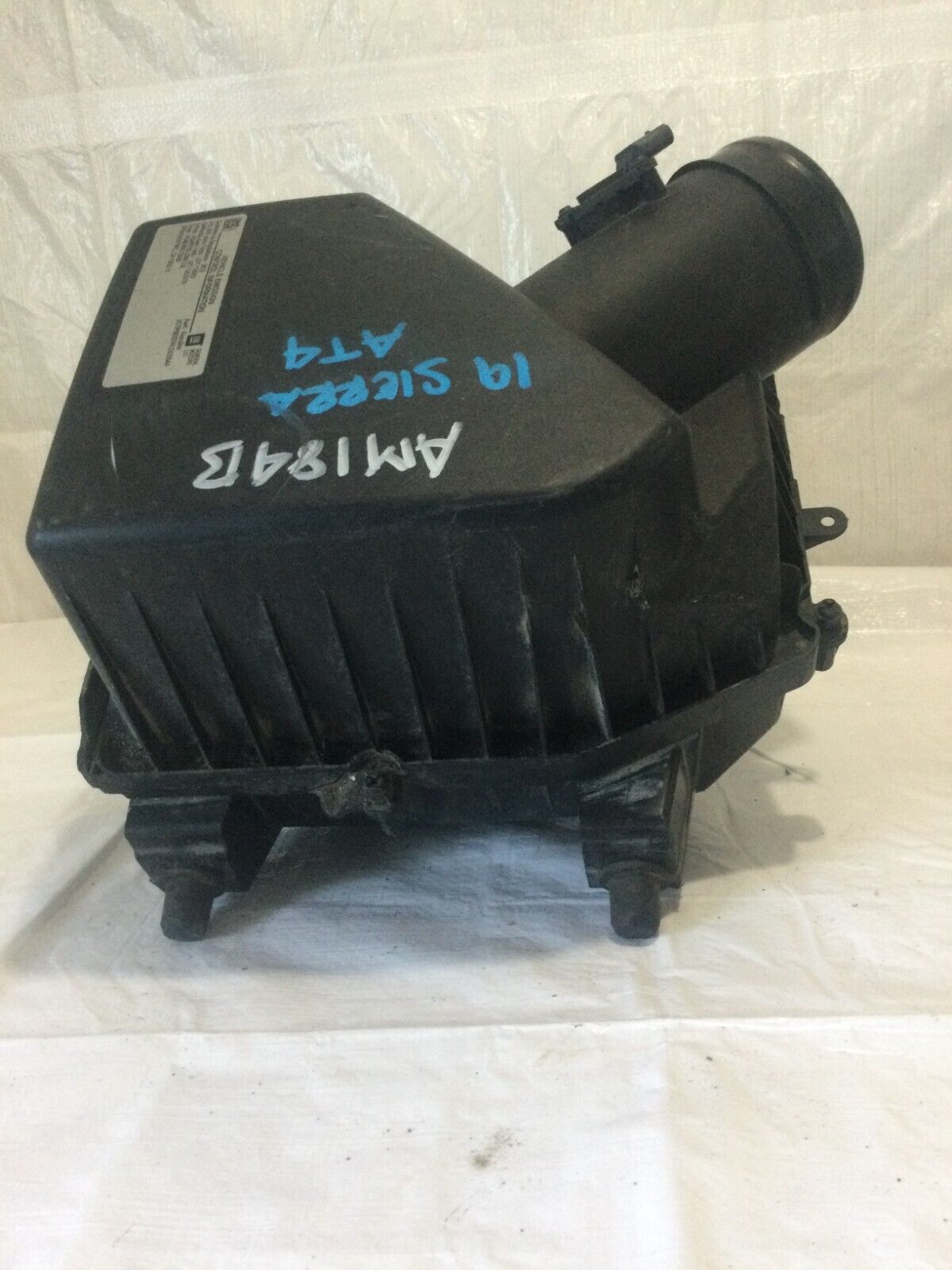 2019-2021 Chevy Silverado 1500 5.3L Air Cleaner Filter Housing OEM 84412395