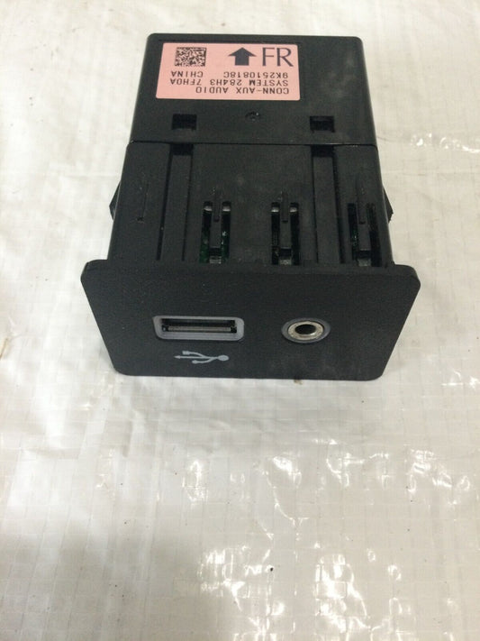 284H3-7FH0A Nissan Rogue 2017-2020 USB and AUX Ports Auxiliary Jack OEM USED