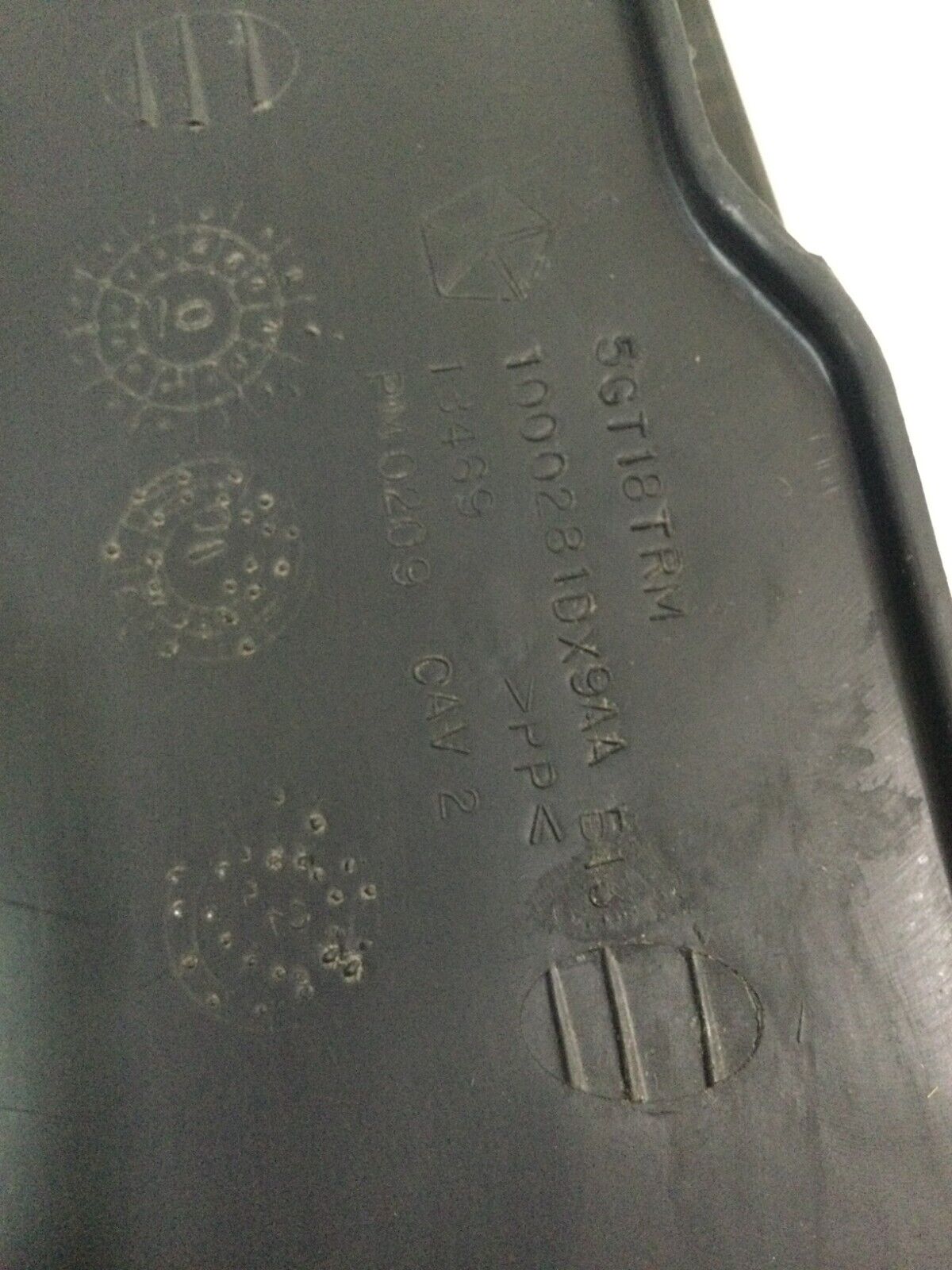 2002-2005 Dodge Ram 2500 Glove Box Assembly OEM 5GT18TRM