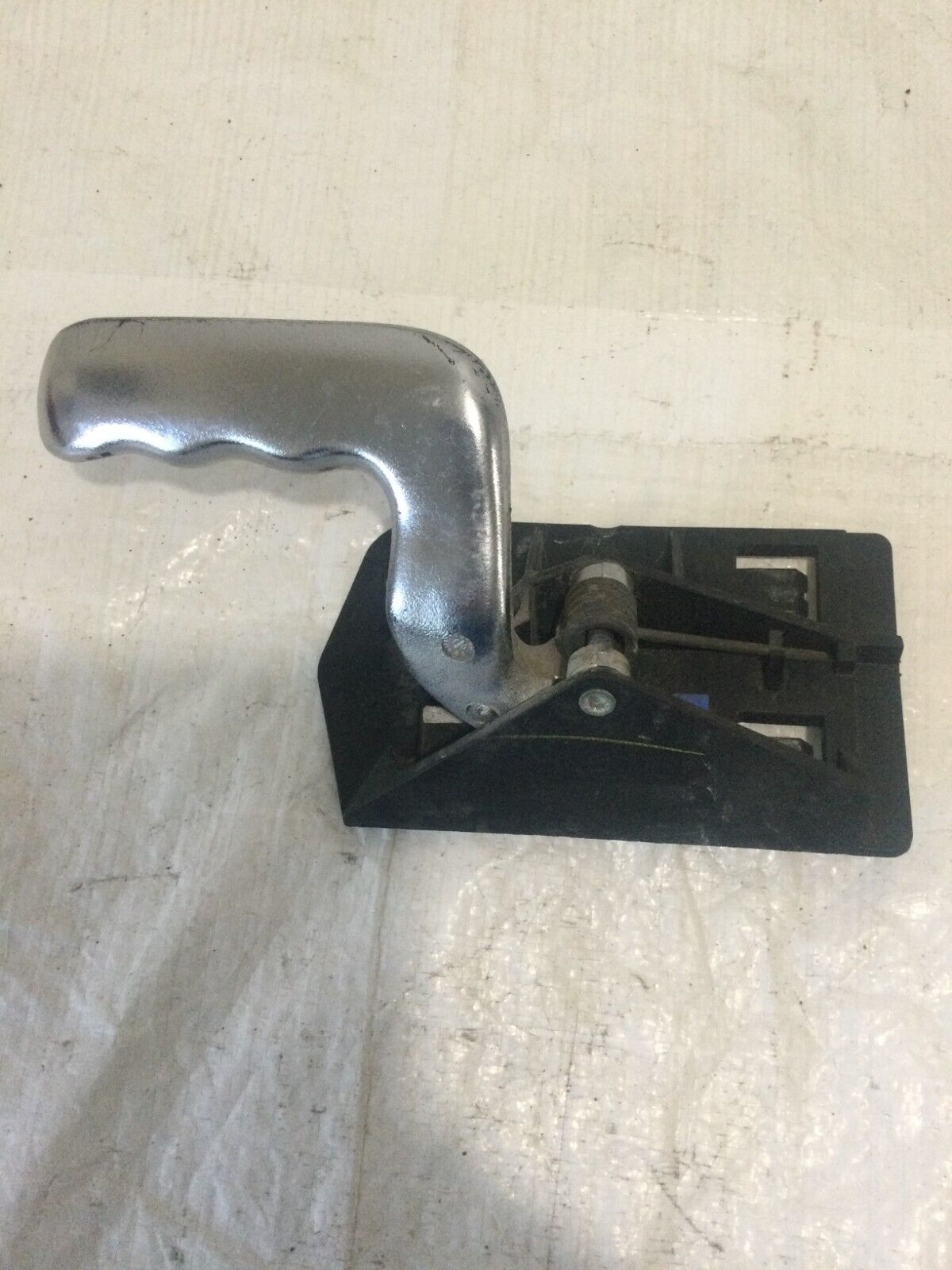 2005 Cadillac Escalade Front Right  Interior Door Handle OEM