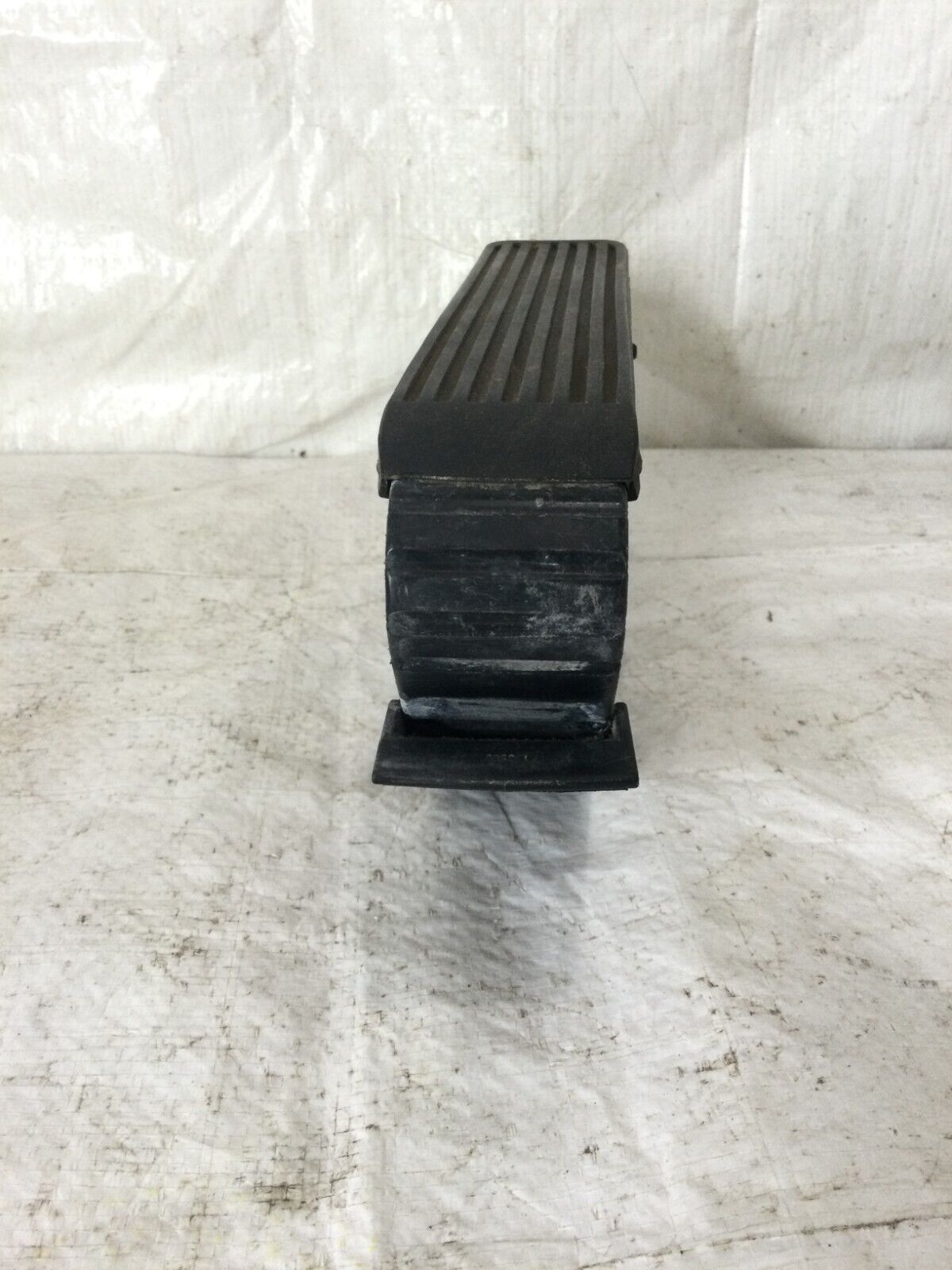 2004 Mercedes Benz S430 S Class Gas Pedal OEM A2203000104
