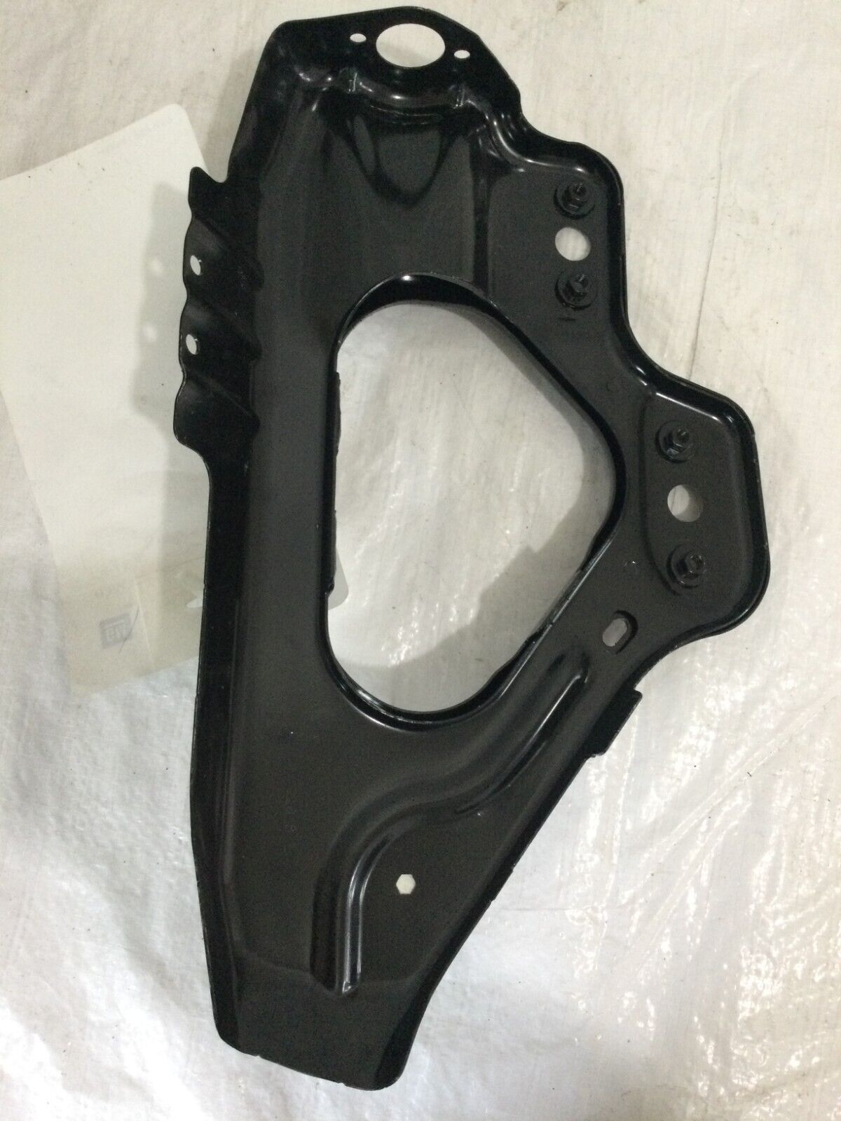 2019-2022 Chevrolet Silverado 1500 Left Front Bumper Bracket OEM 84476947