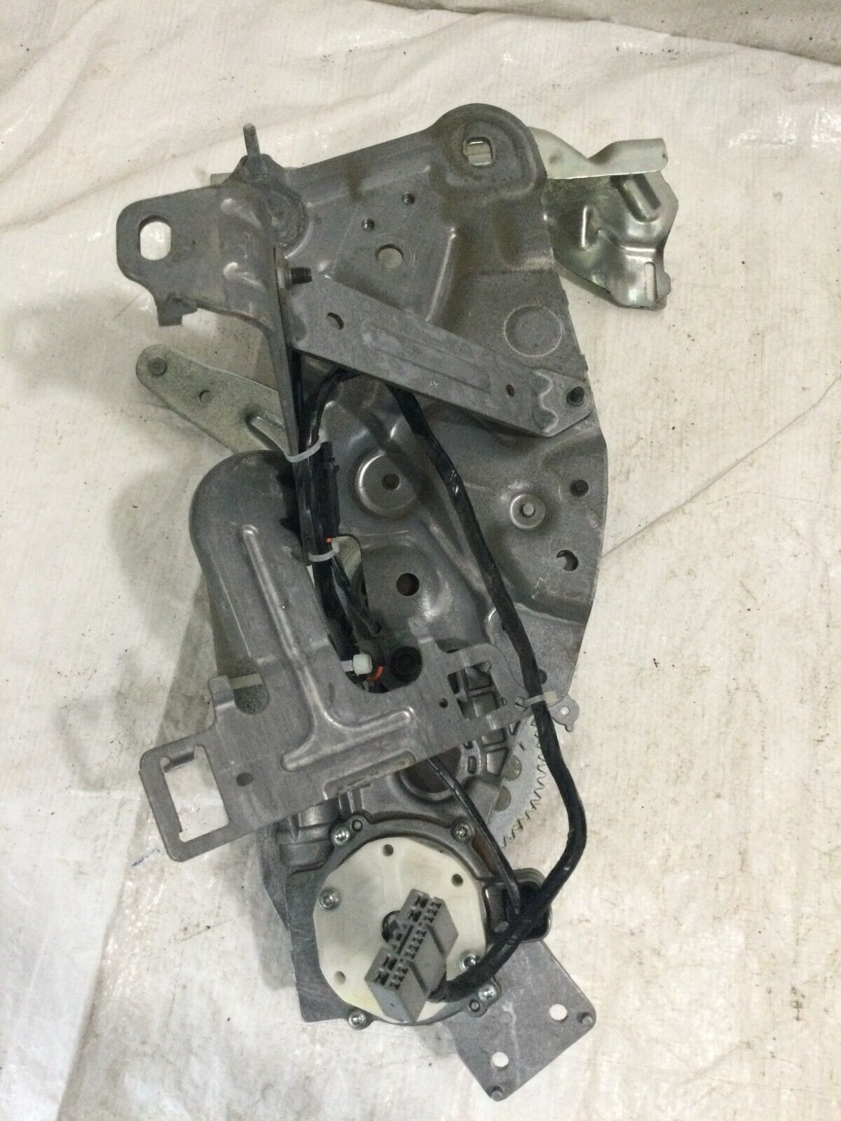 2007-2009 Cadillac Escalade Tailgate Lift Motor Assembly OEM