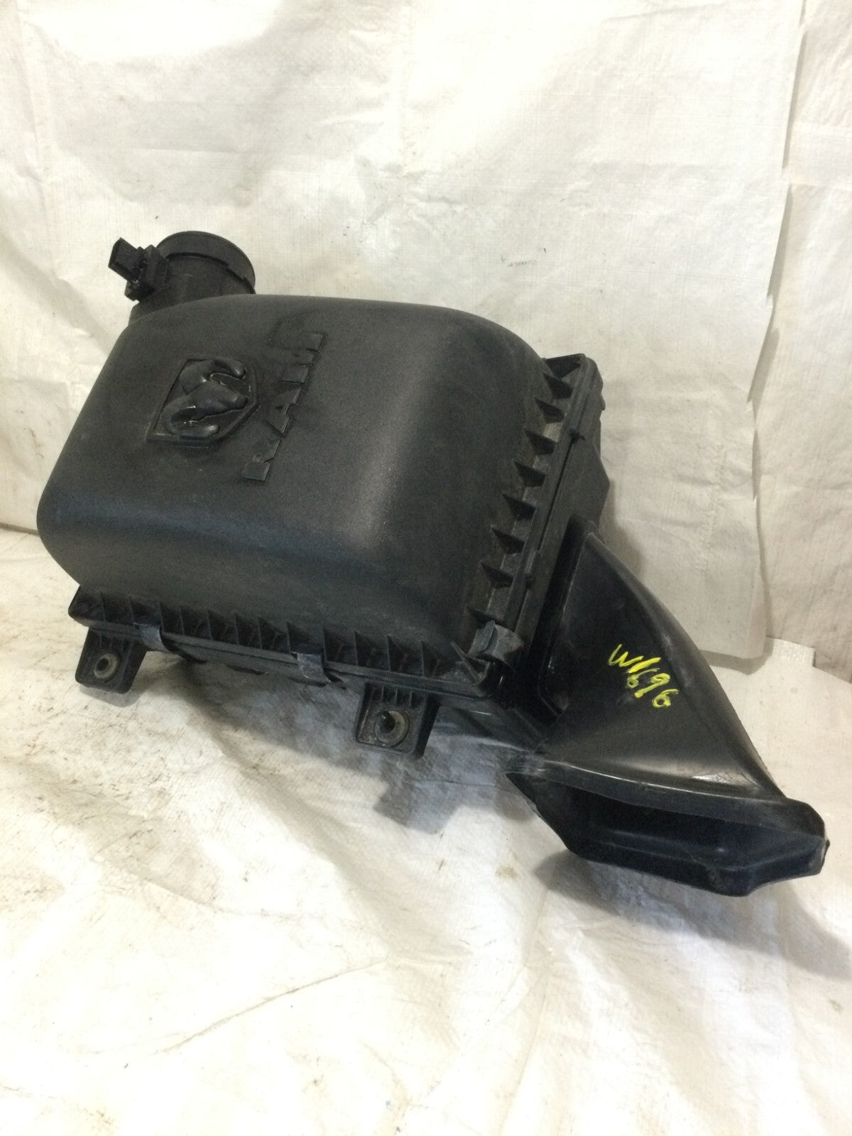 2018 Dodge Ram 1500 Air Cleaner Filter Box Assembly 68190706AB OEM 5.7L