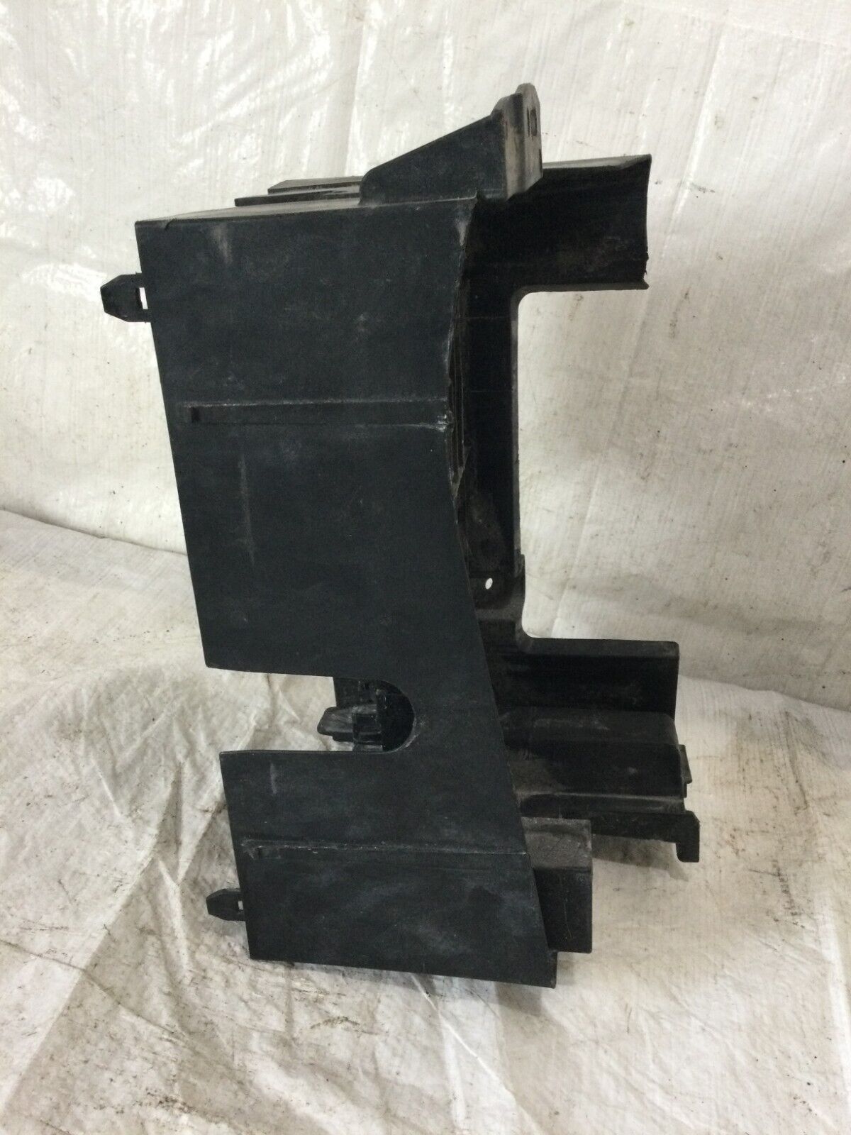 2007 Cadillac Escalade Battery Tray Support OEM