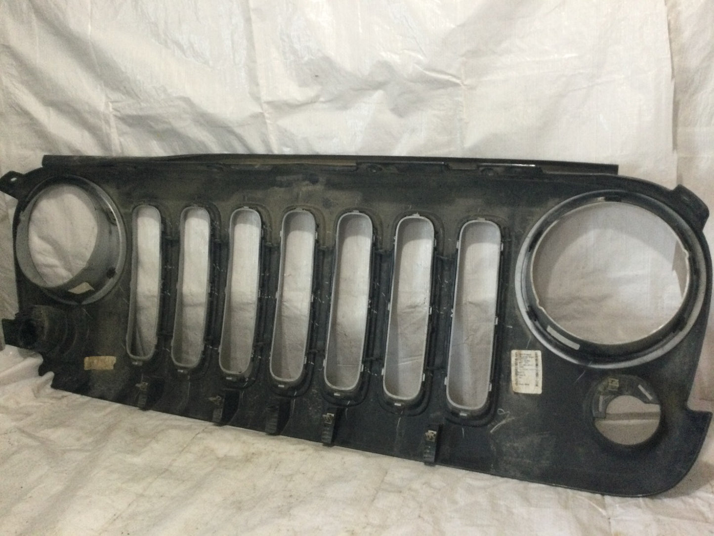 2017 Jeep Wrangler Front Grill Grille OEM FOR PARTS ONLY ,DAMAGED NO RETURN