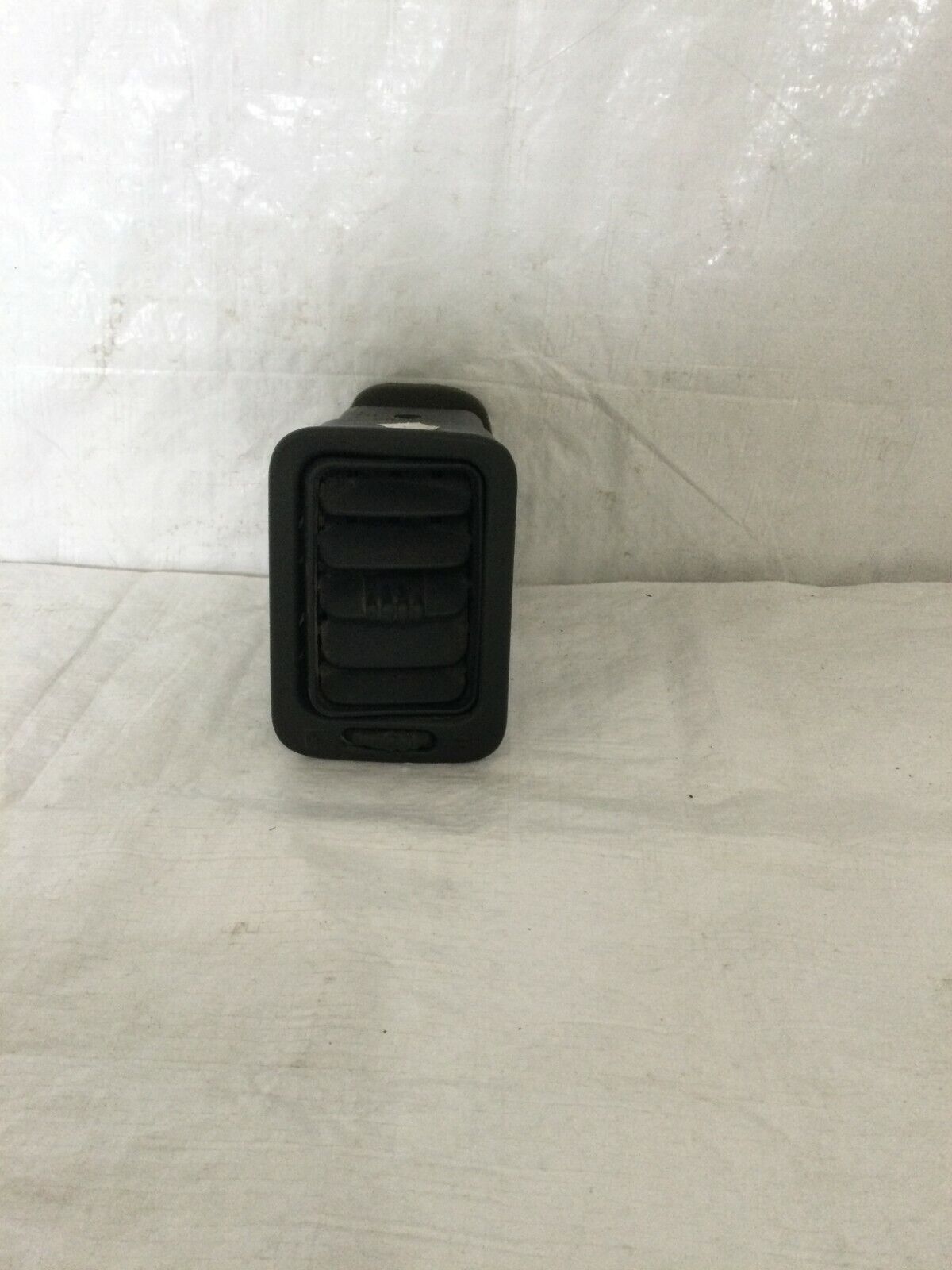 2006 Chevrolet Silverado 2500HD Left Driver Dash Air Vent OEM 15770977