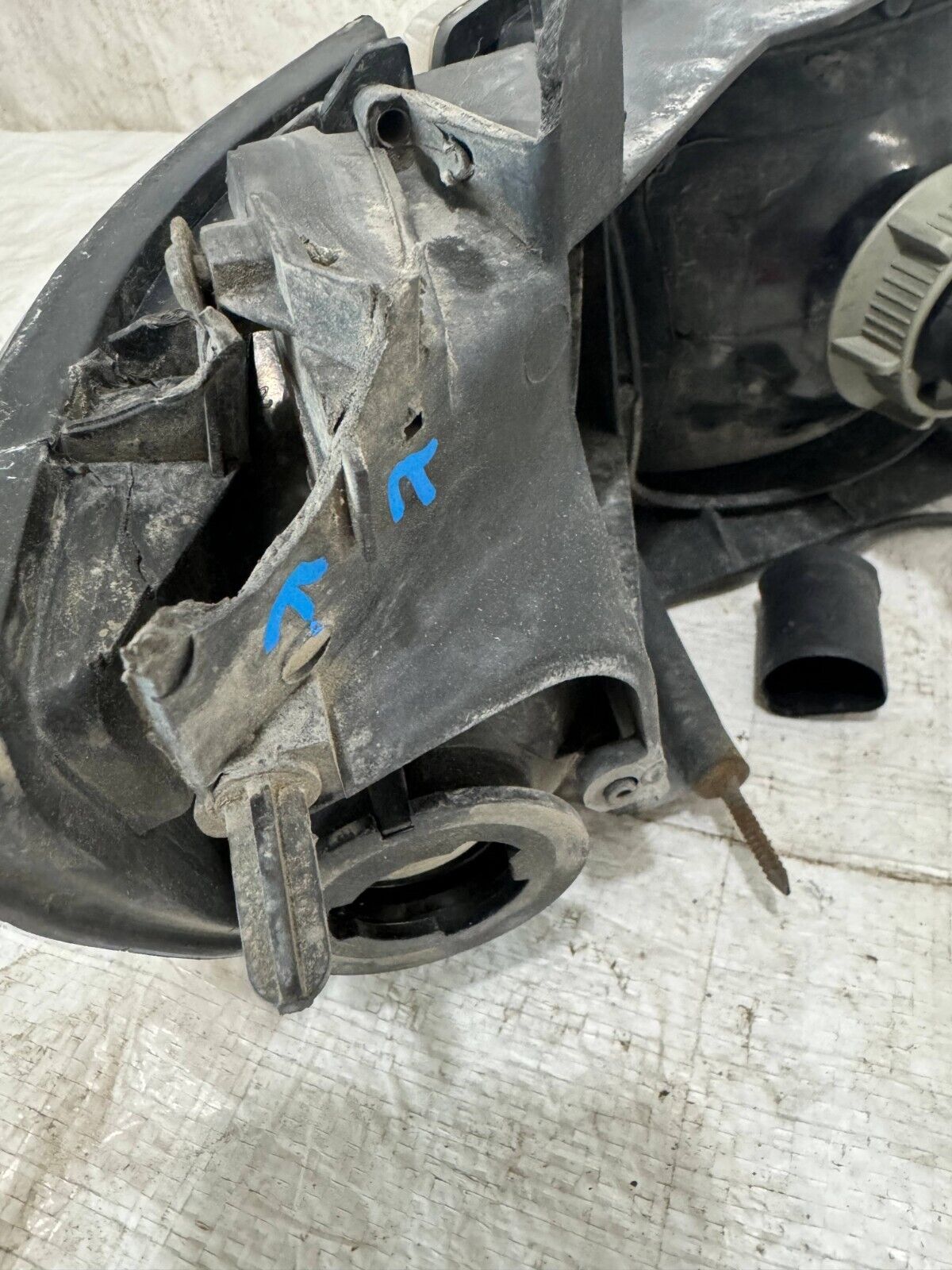 1998-2001 Dodge Ram 2500 Headlight Right Passenger Side OEM ( DAMAGE TAB )