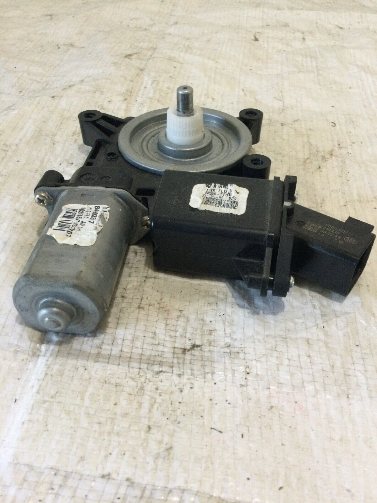 2019 GMC Sierra 1500  Front Left Window Door  Regulator Motor  Assembly OEM