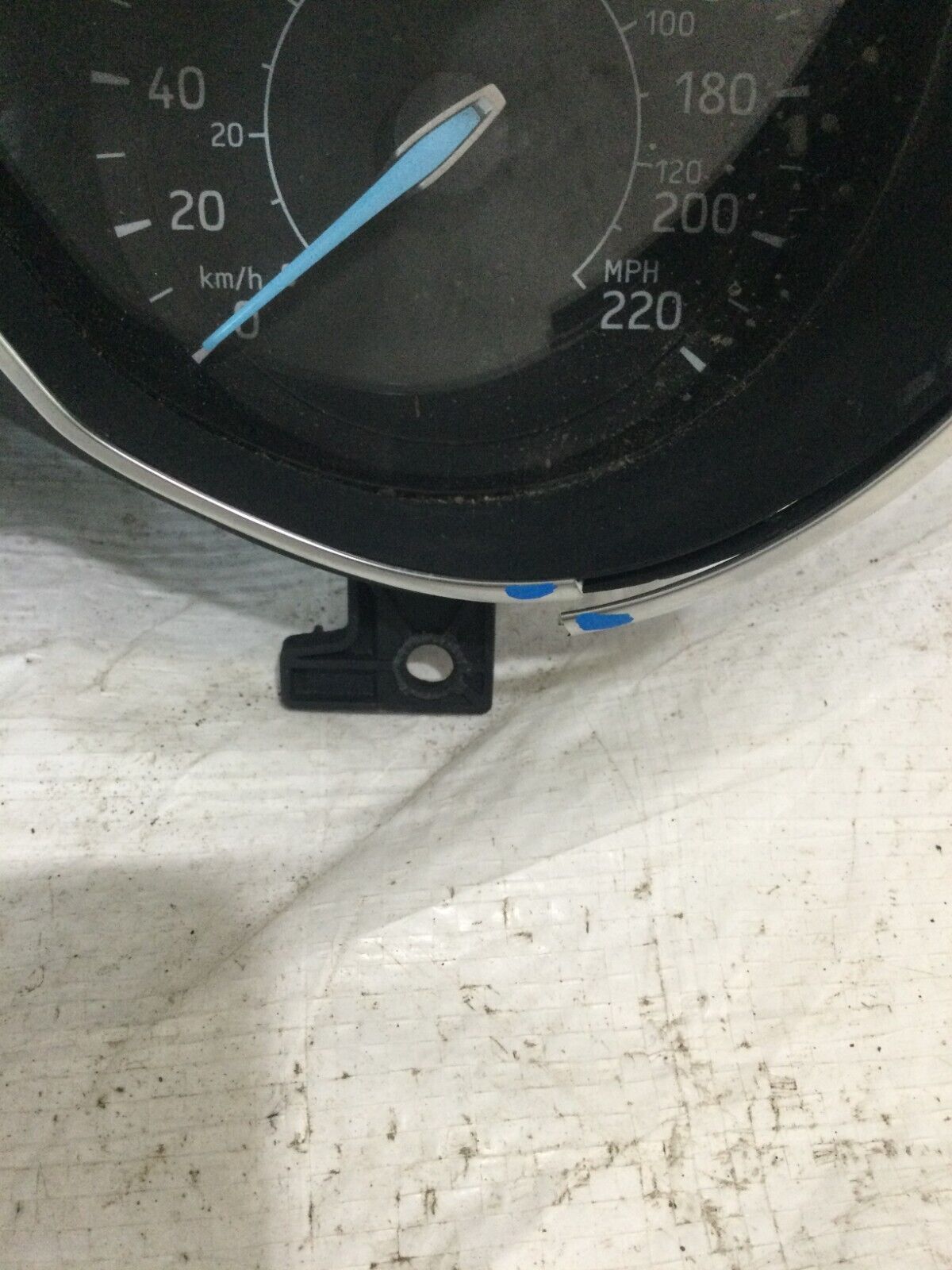 2017 Ford Escape Speedometer Cluster KPH OEM  ( DAMAGE TRIM MARKED )