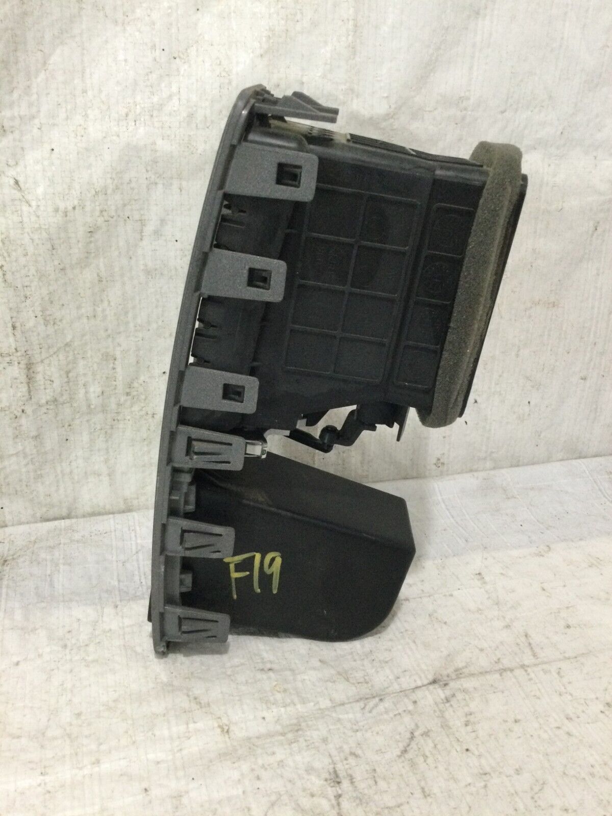 2018 RAM 1500  Right Side  Air Conditioning & Heater Vents OEM